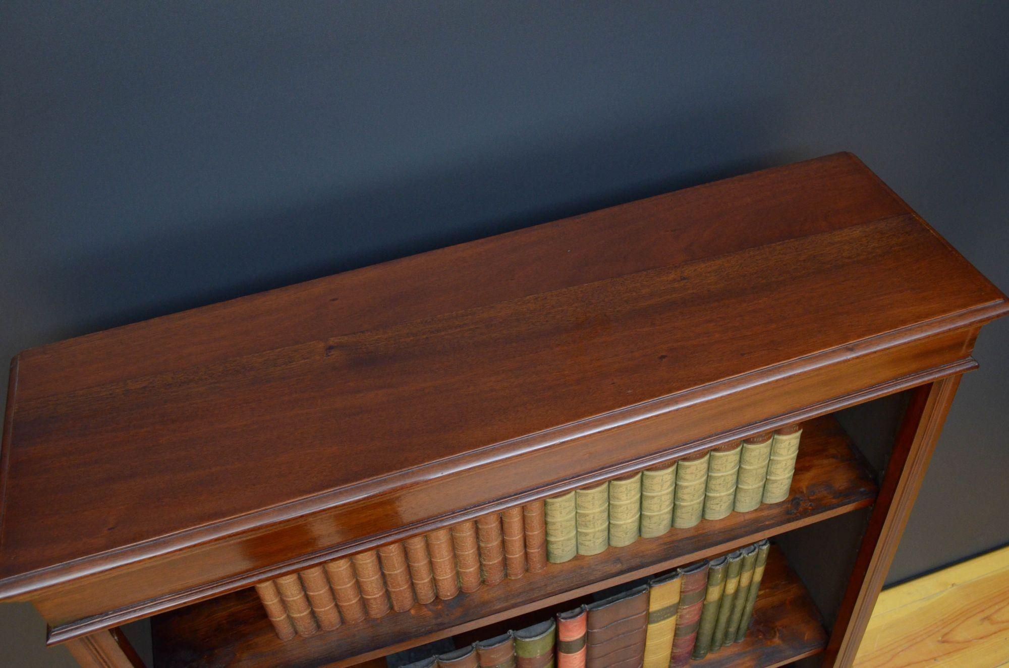 Late Victorian Open Bookcase in Mahogany In Good Condition In Whaley Bridge, GB