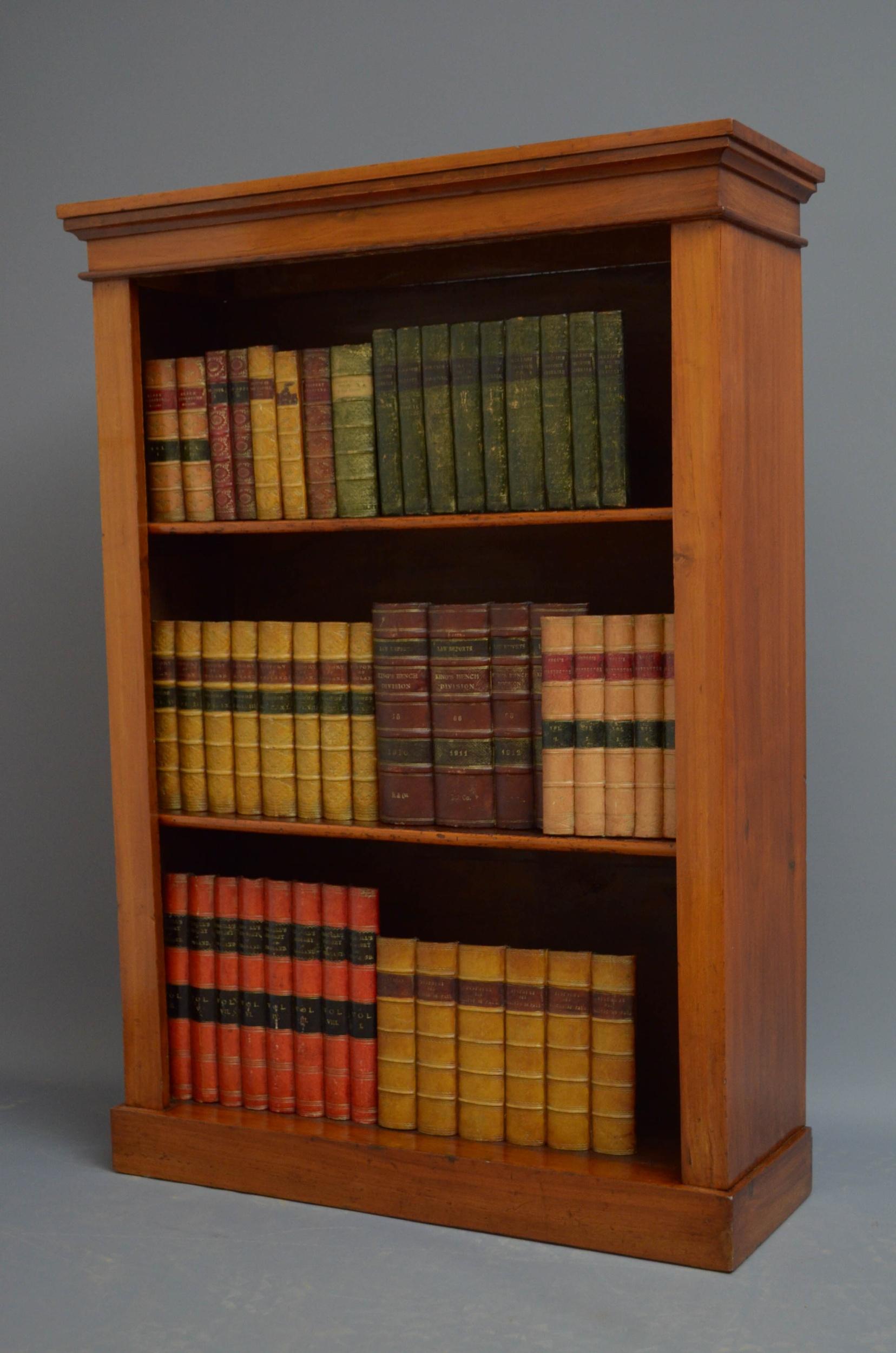 Late Victorian Open Bookcase in Walnut In Good Condition In Whaley Bridge, GB