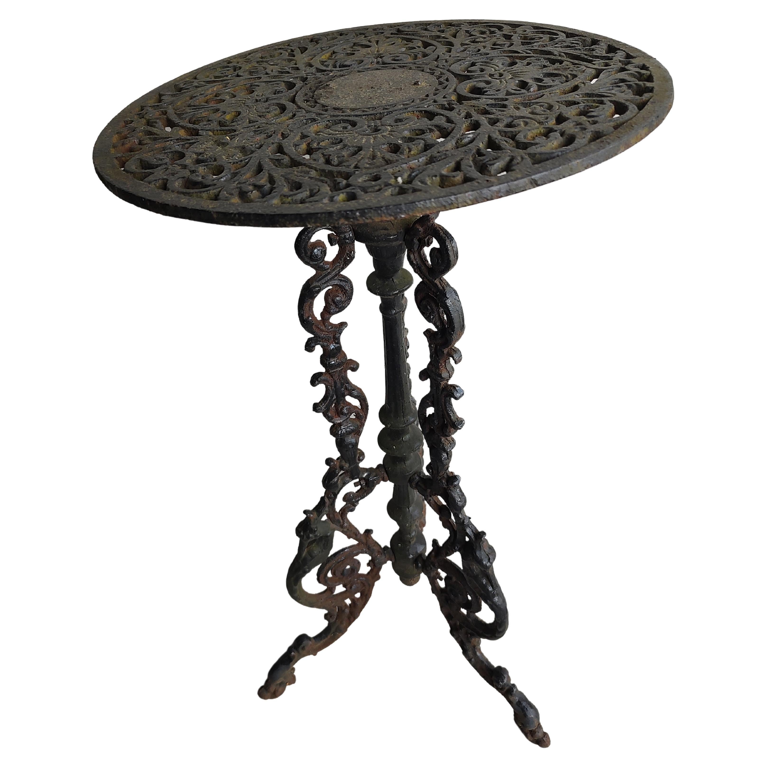American Late Victorian Ornate Cast Iron Garden Side End Table Plant Stand For Sale