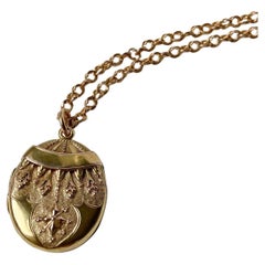 Spätviktorianisches verschniertes ovales Medaillon mit Kette aus 9 Karat Gold 
