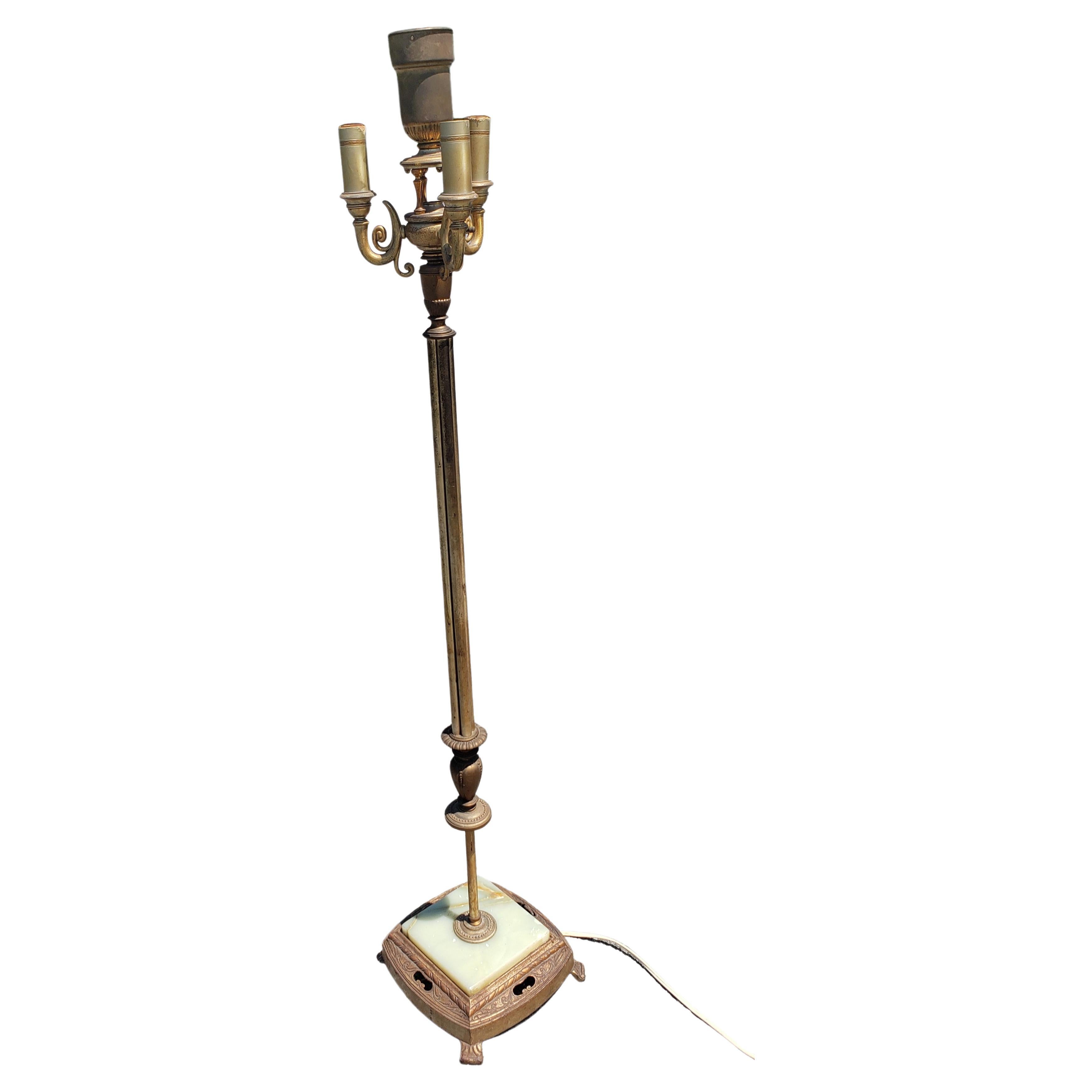 Spätviktorianische Stehlampe aus patiniertem Metall und Onyx mit 4 Lichtern, Fackeln (20. Jahrhundert) im Angebot