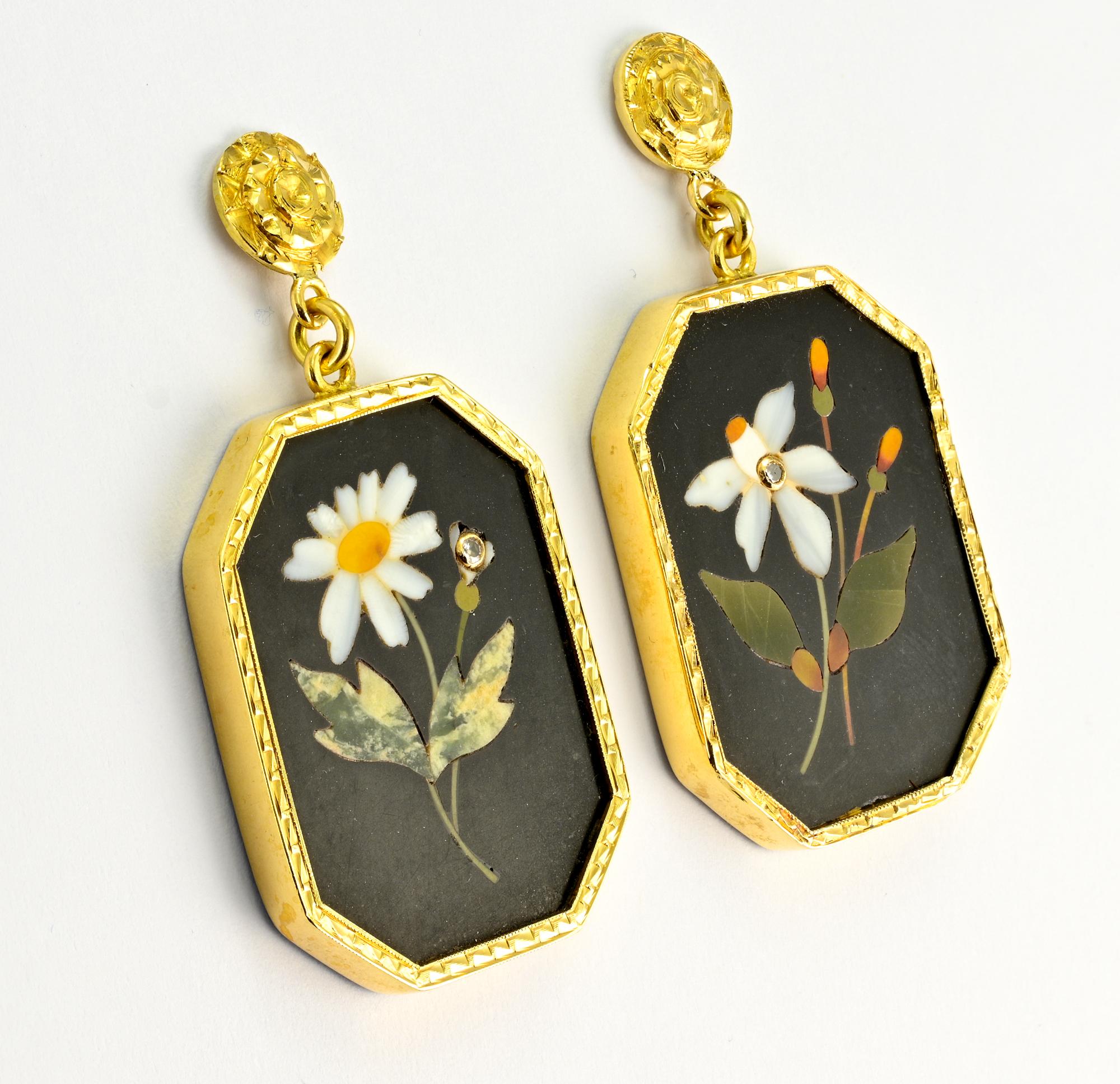 Late Victorian Pietra Dura Flower 18 KT Earrings 1900 ca In Good Condition For Sale In Napoli, IT