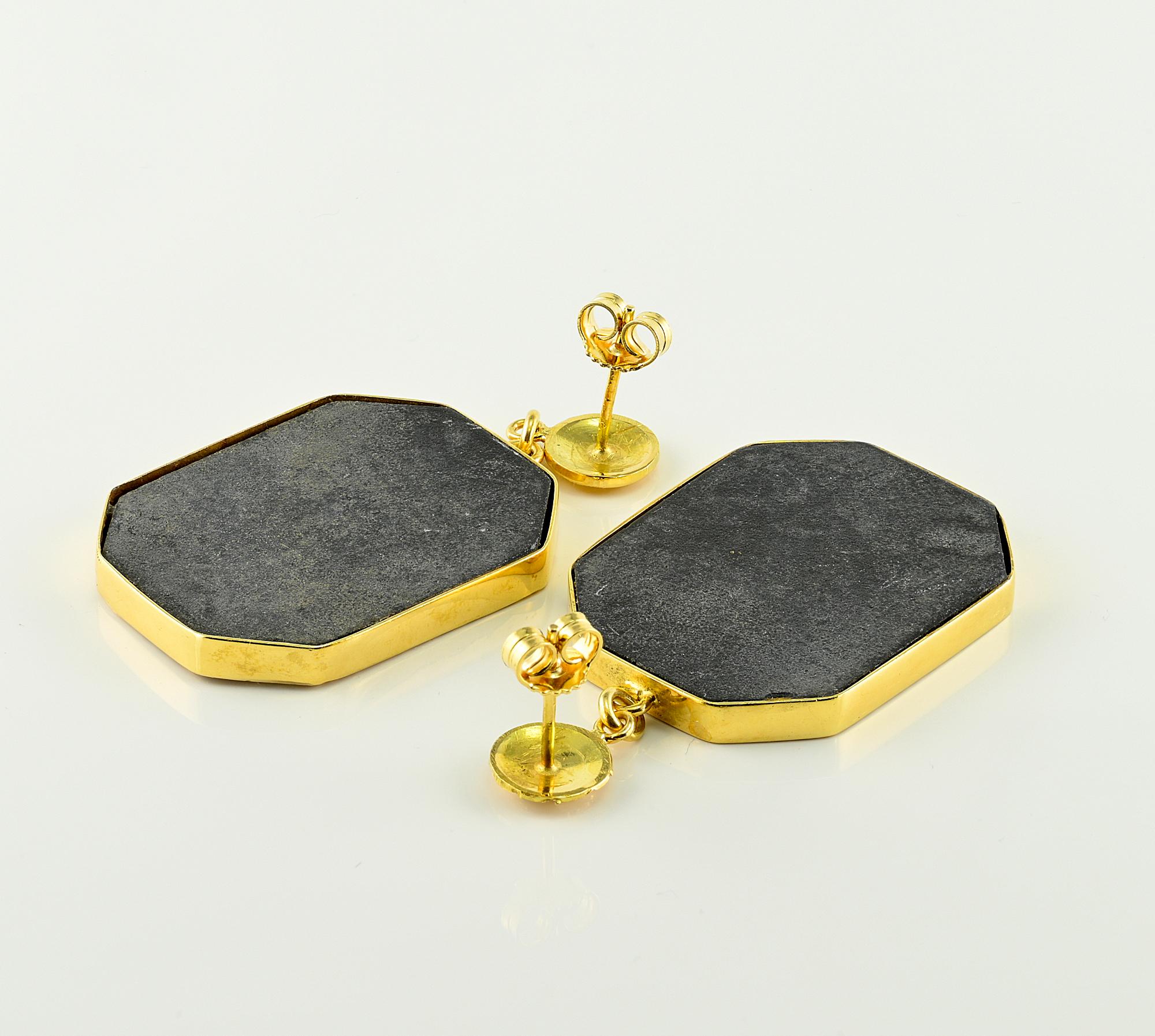 Late Victorian Pietra Dura Flower 18 KT Earrings 1900 ca For Sale 3