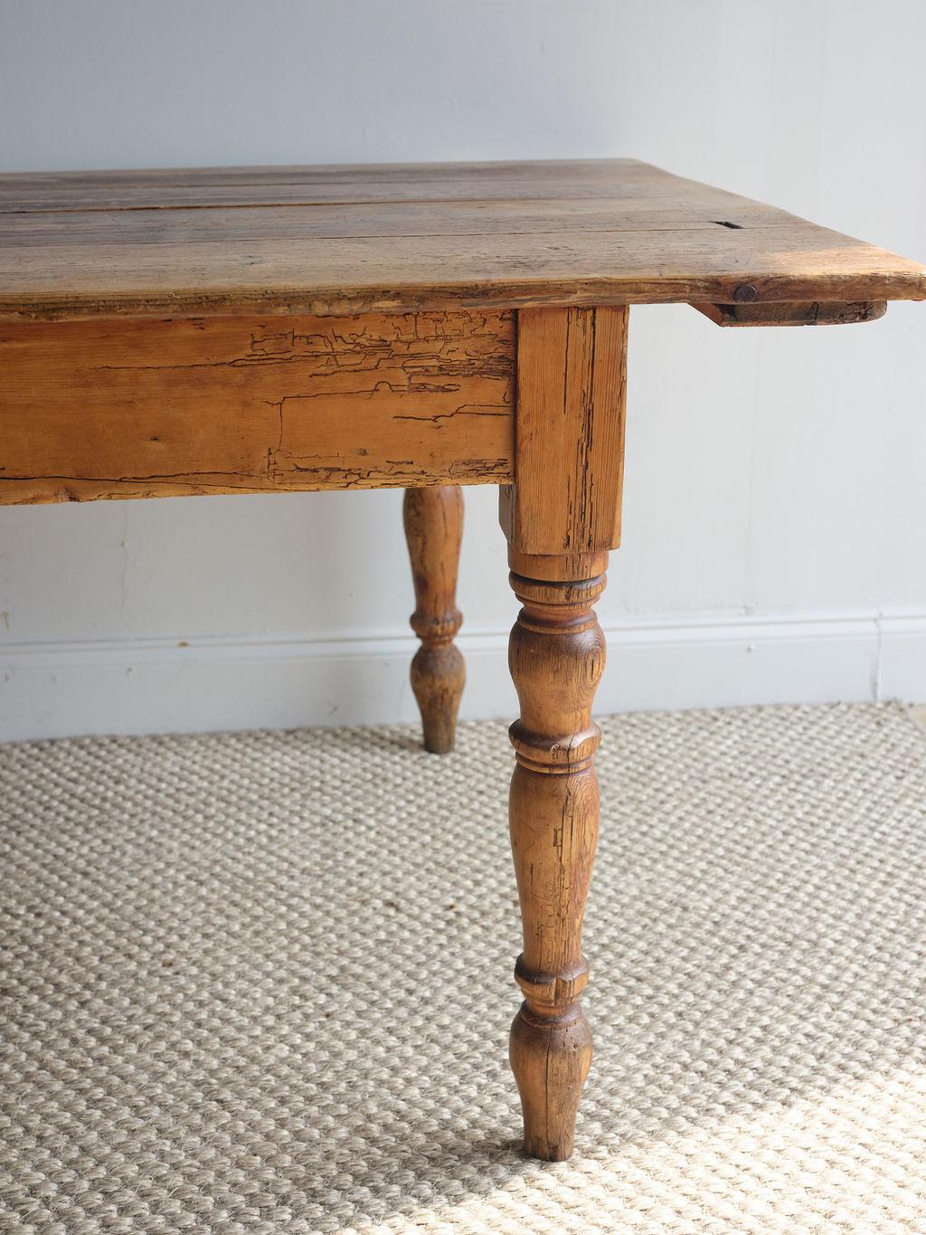 English Late Victorian Polished Pine Farmhouse Dining Table with Single Drawer For Sale