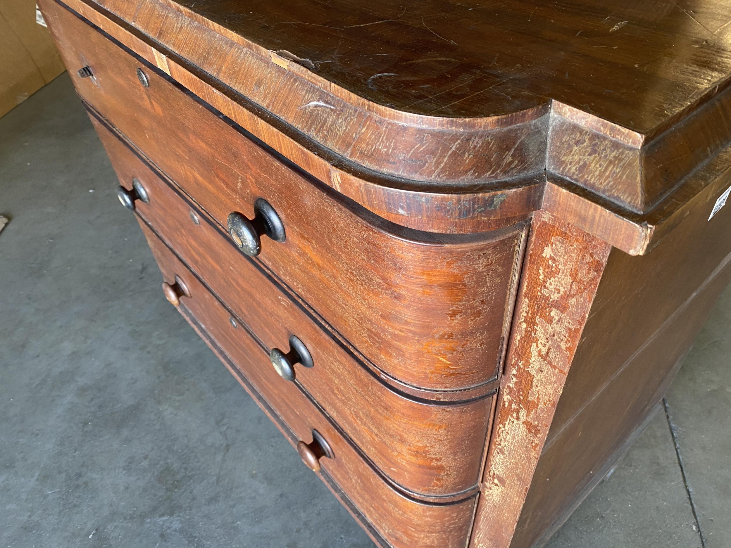 Late Victorian Queen Anne Lowboy Dresser with Sculpted Front In Excellent Condition In Van Nuys, CA