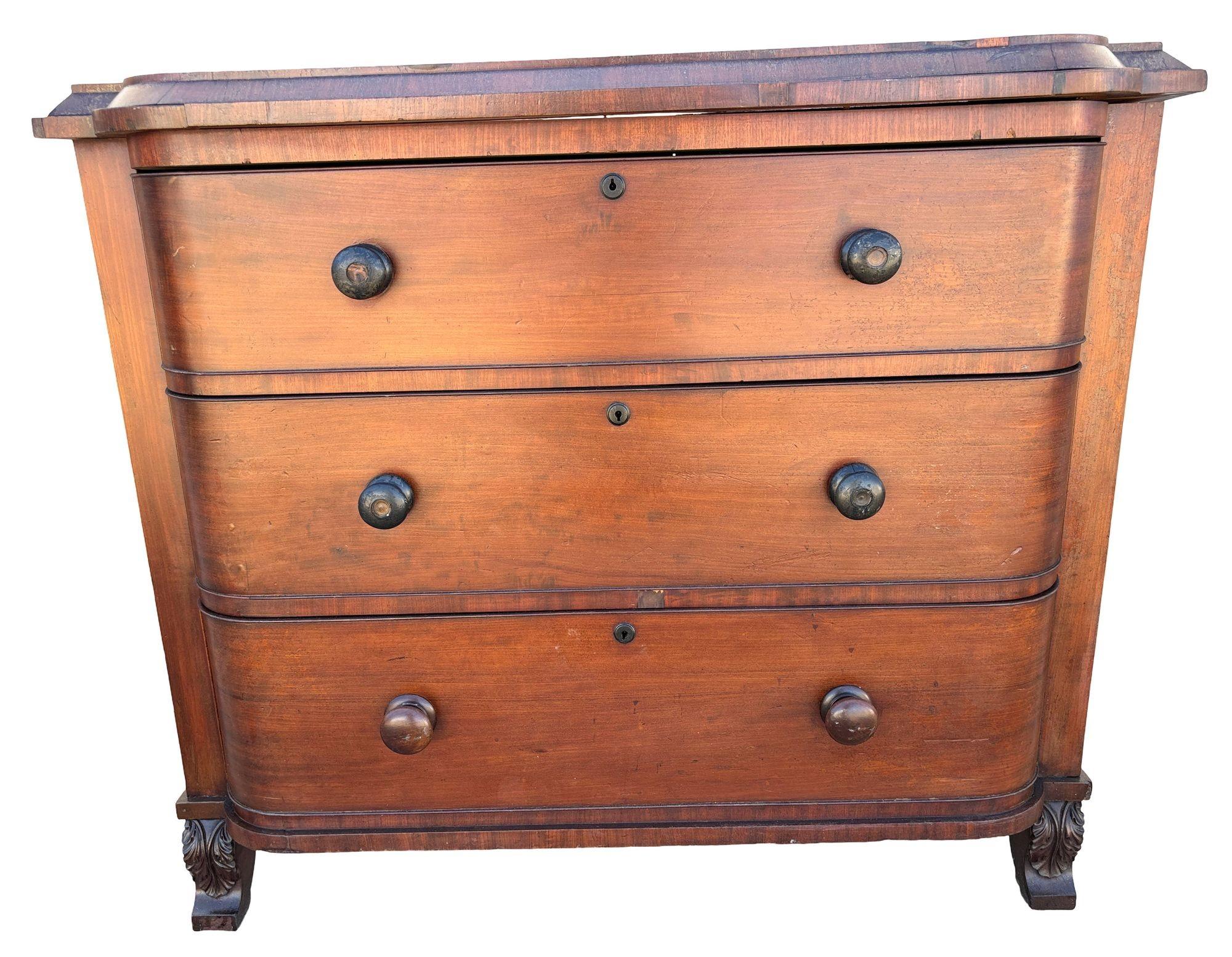 Late 19th Century Victorian Queen Anne Lowboy Dresser with Sculpted Front In Excellent Condition For Sale In Van Nuys, CA