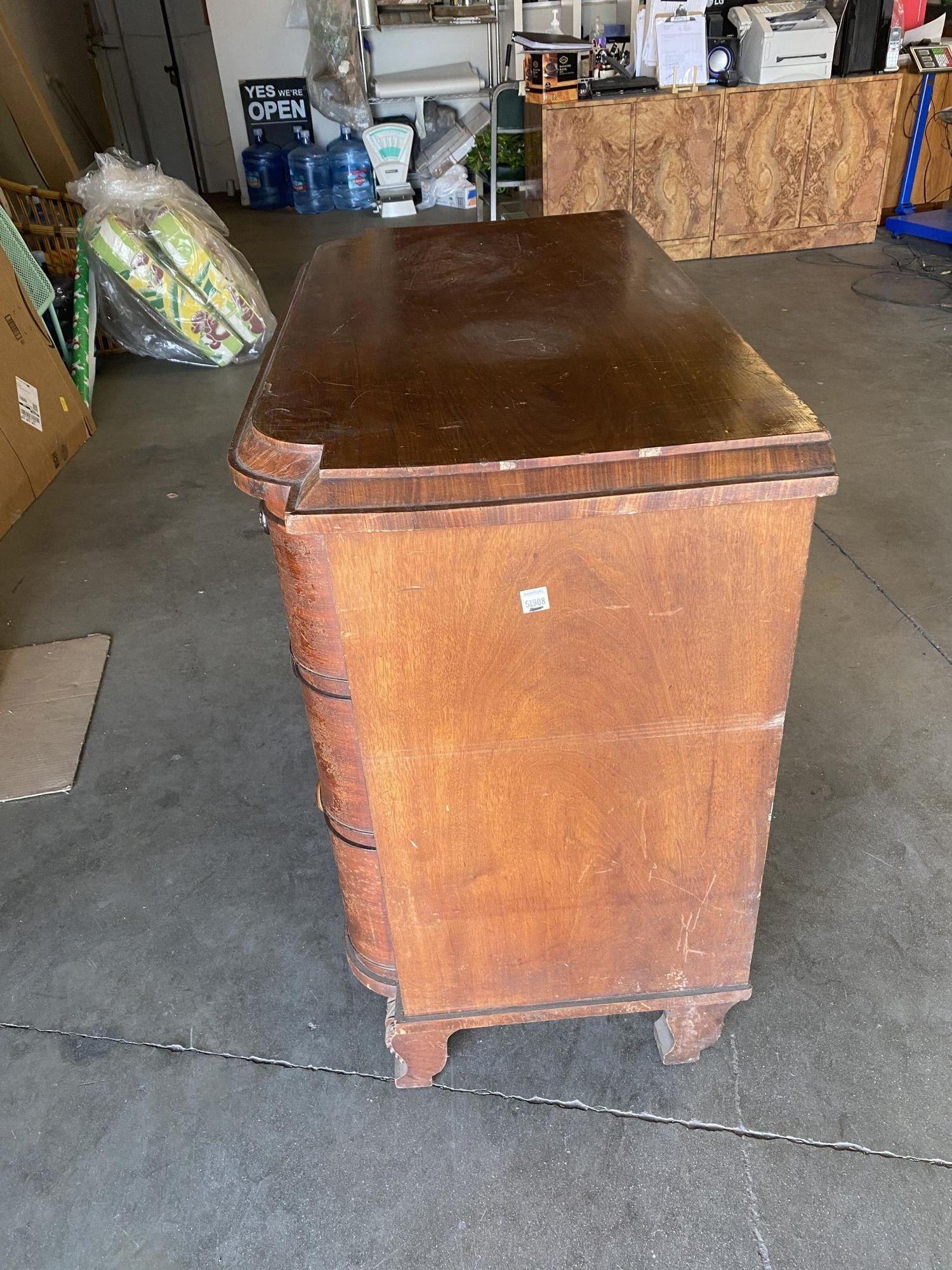 Late Victorian Queen Anne Lowboy Dresser with Sculpted Front For Sale 2