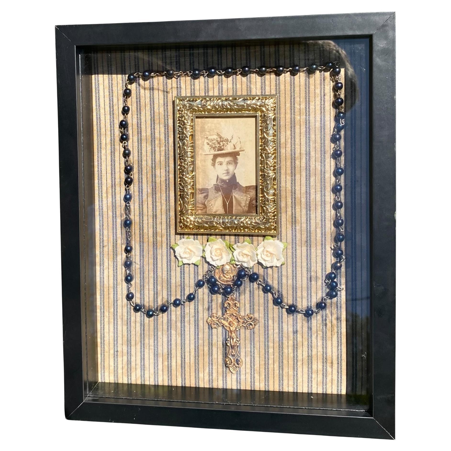 Boîte à ombres pour chapelet religieux commémoratif de la fin de l'époque victorienne en vente