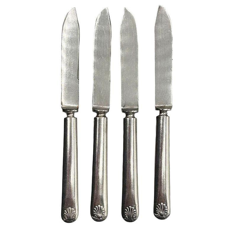 Late Victorian Rodgers Meriden Conn Shell Design Dessert Luncheon Knife Set of 4 In Excellent Condition For Sale In Van Nuys, CA