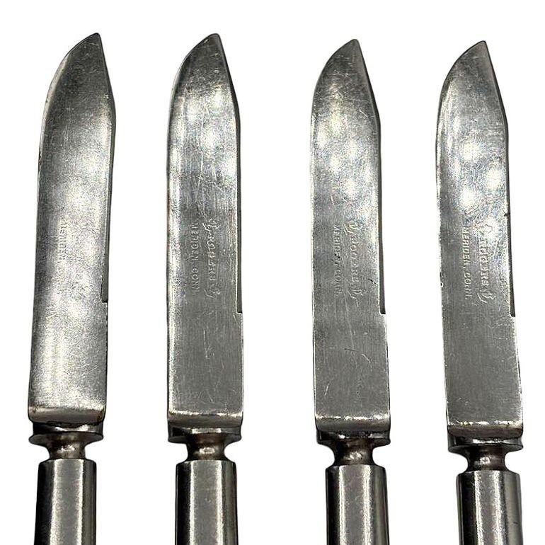 Late Victorian Rodgers Meriden Conn Shell Design Dessert Luncheon Knife Set of 4 For Sale 1