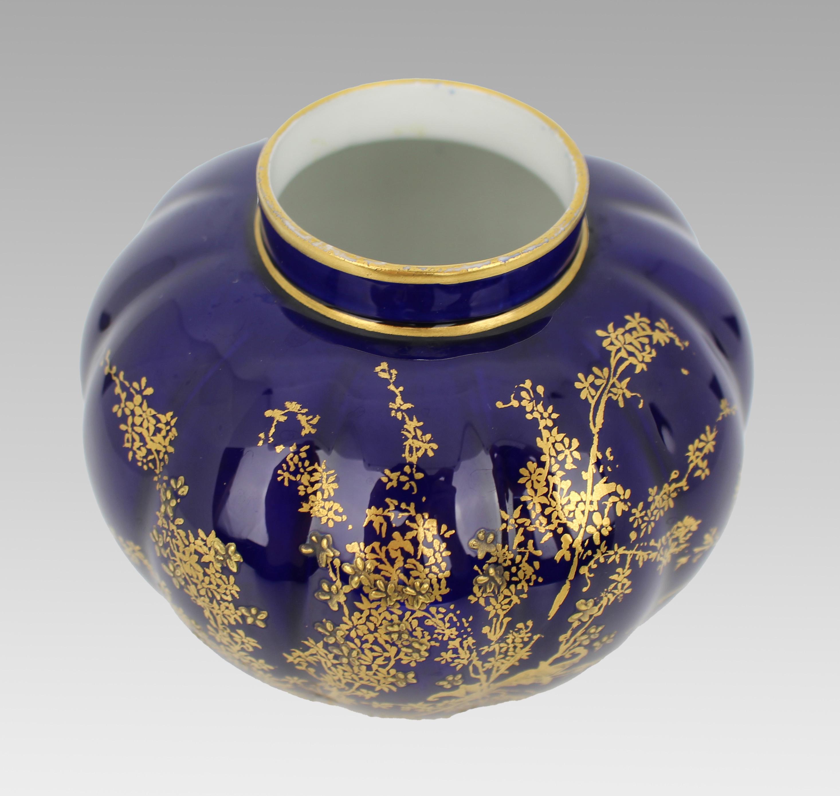Vase bleu cobalt et doré de la fin de l'époque victorienne de Crown Derby Bon état - En vente à Worcester, GB