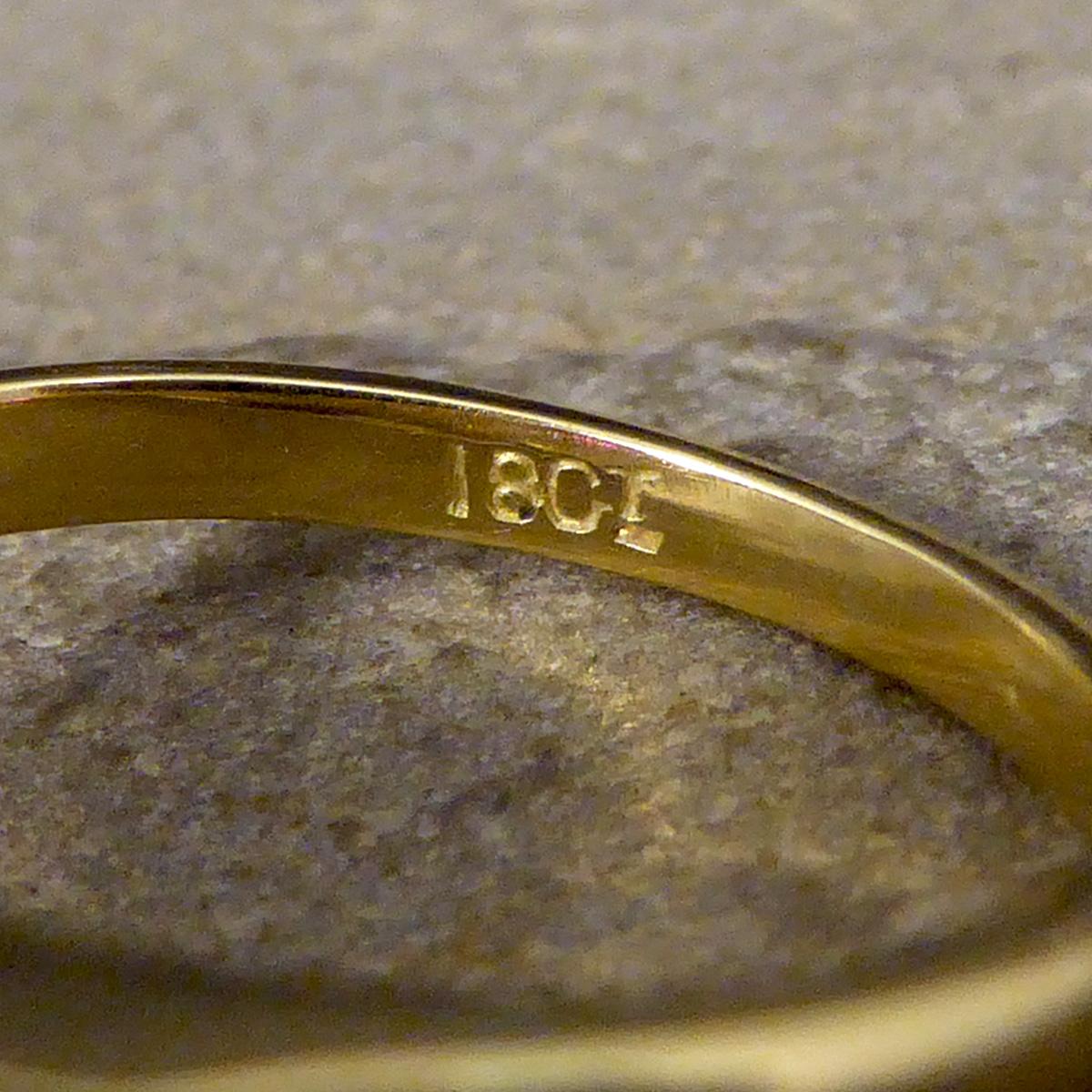 Spätviktorianischer Rubin- und Diamant-Cluster-Ring mit Diamantbesatz an den Schultern aus 18 Karat  Damen im Angebot