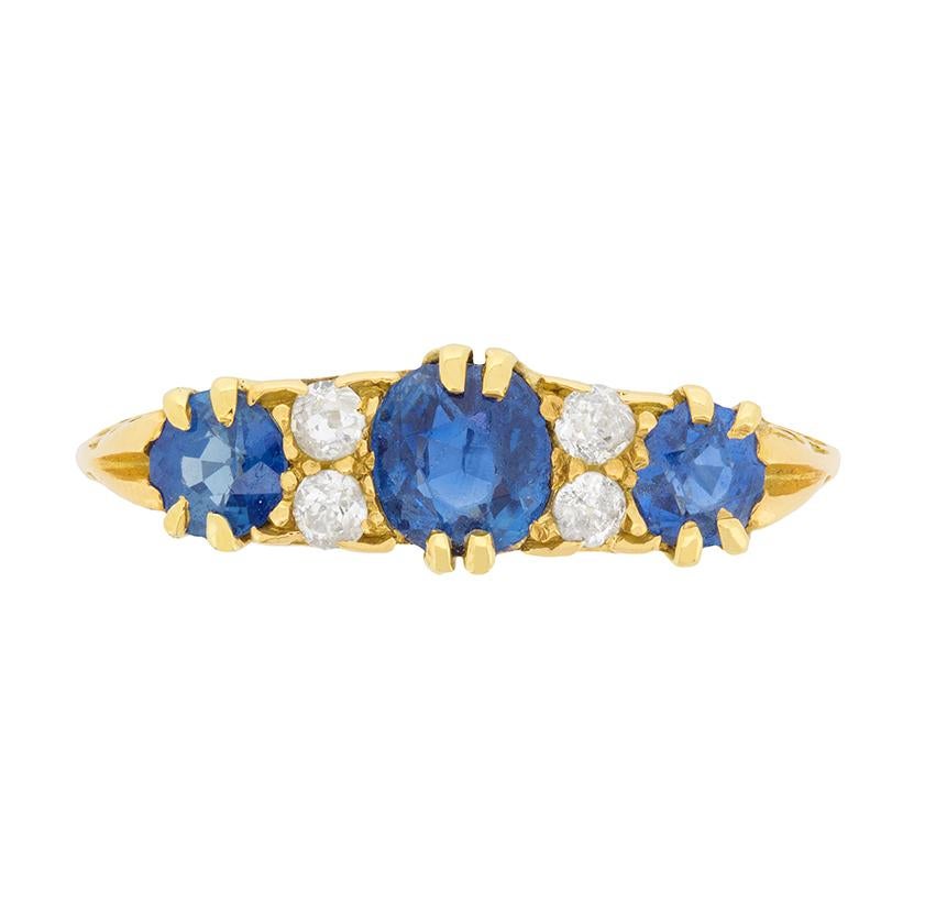 Late Victorian Sapphire and Diamond Ring, circa 1900s For Sale