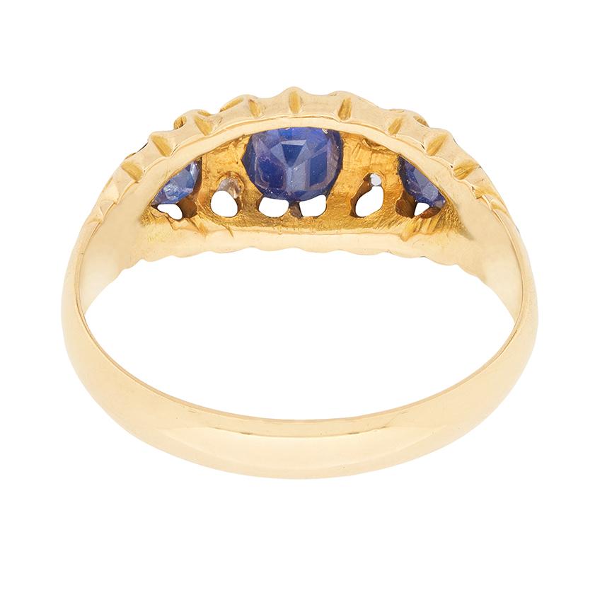 Late Victorian Sapphire and Rose Cut Diamond Ring, circa 1900s In Good Condition For Sale In London, GB