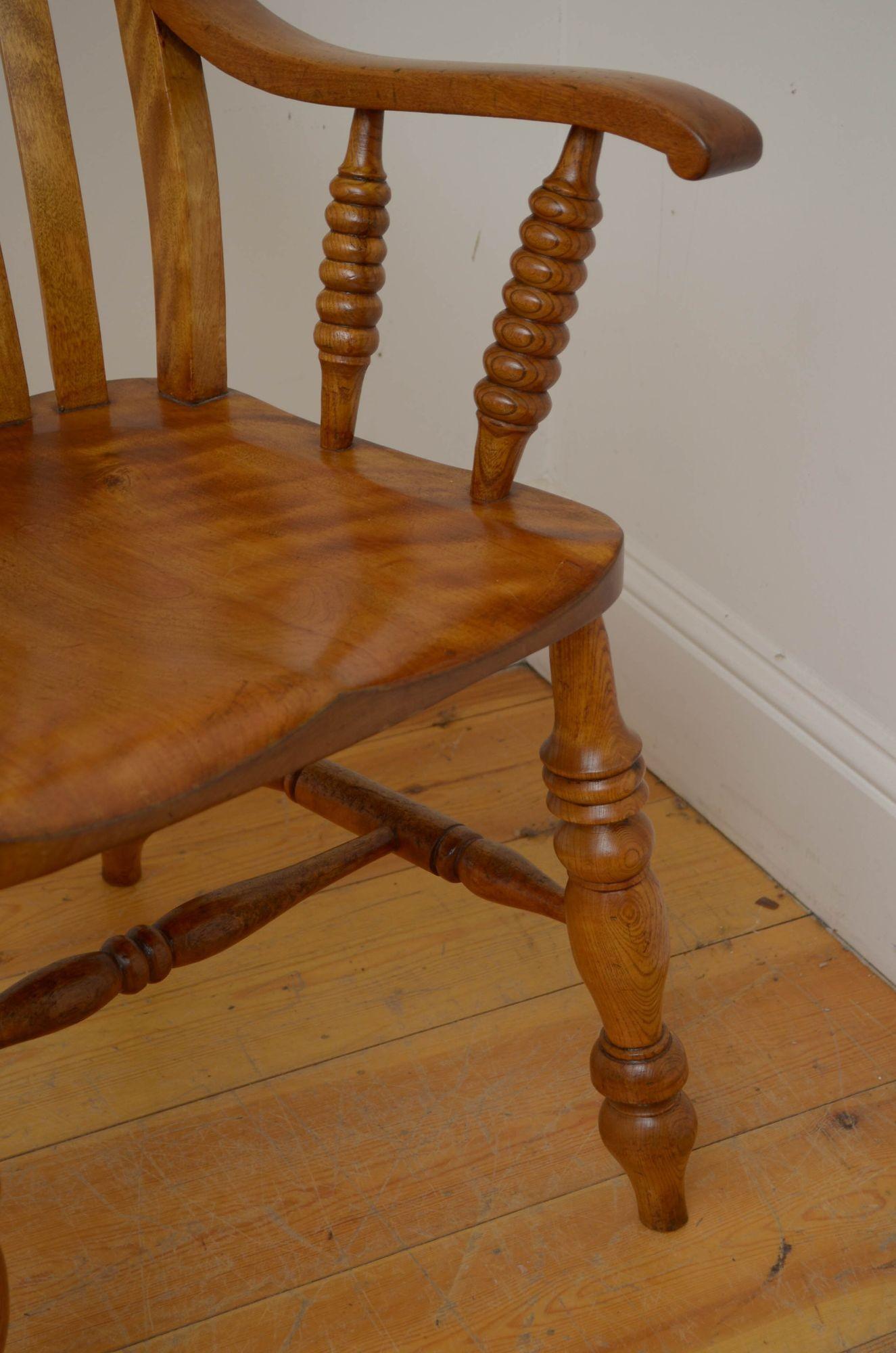 Spätviktorianischer Windsor-Stuhl aus Seidenbirkenholz im Angebot 6