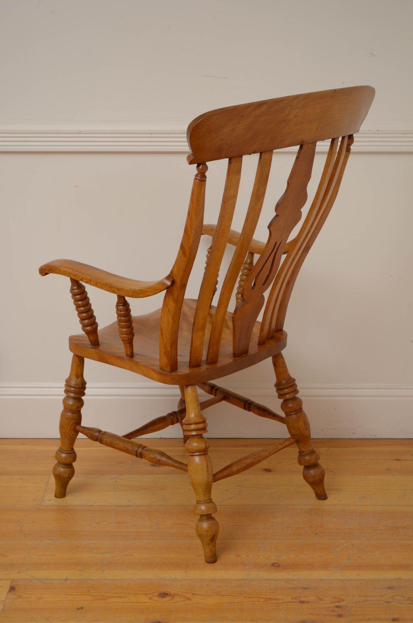 Spätviktorianischer Windsor-Stuhl aus Seidenbirkenholz im Zustand „Gut“ im Angebot in Whaley Bridge, GB