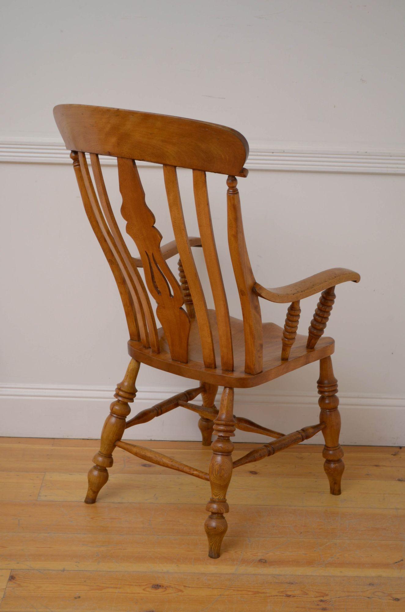 Spätviktorianischer Windsor-Stuhl aus Seidenbirkenholz (19. Jahrhundert) im Angebot