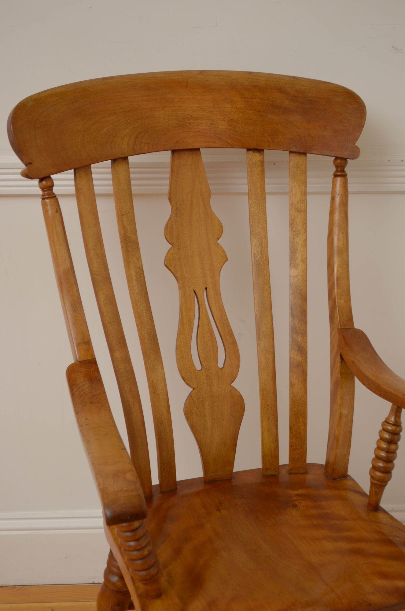 Spätviktorianischer Windsor-Stuhl aus Seidenbirkenholz (Birke) im Angebot