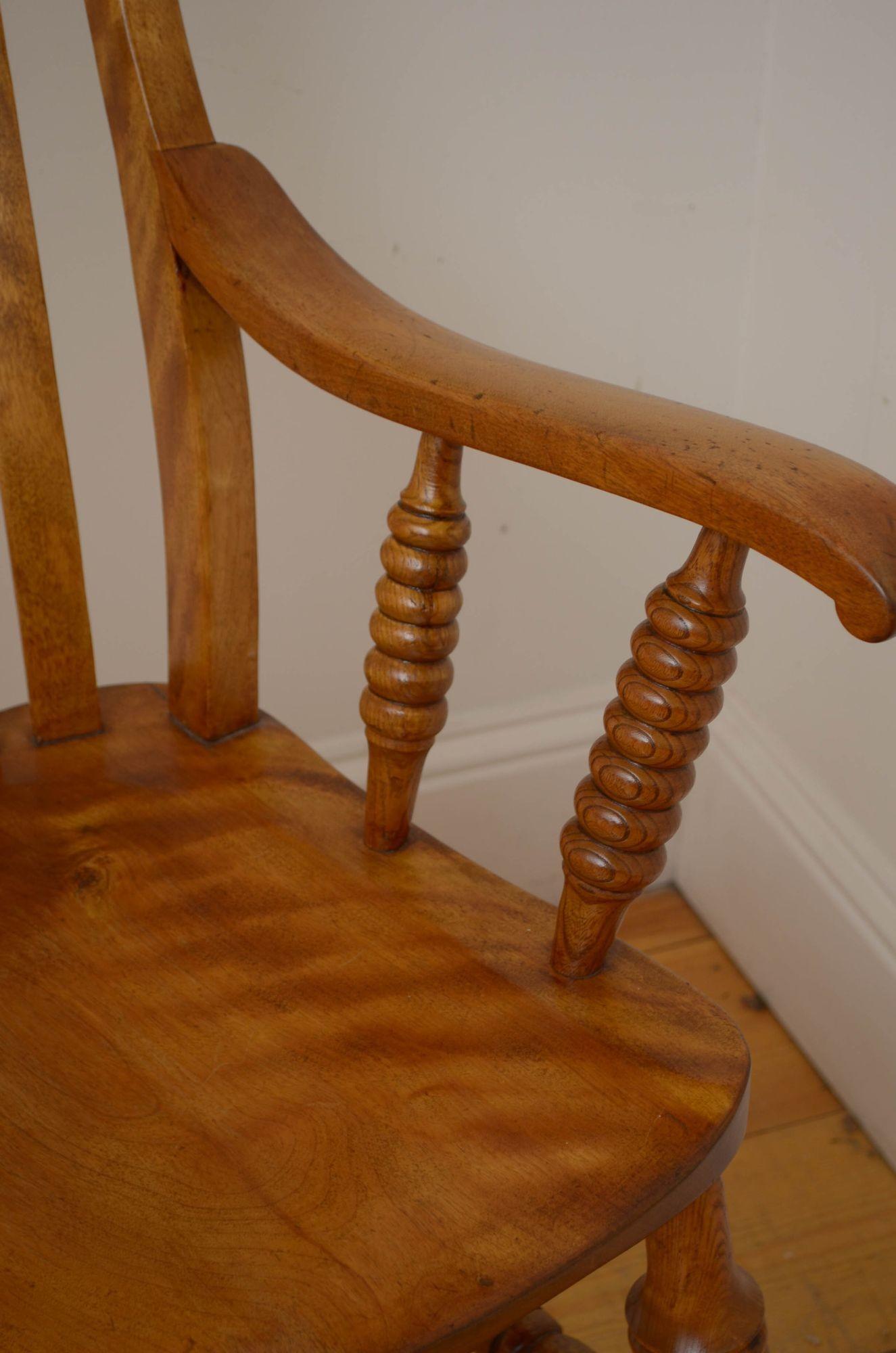 Spätviktorianischer Windsor-Stuhl aus Seidenbirkenholz im Angebot 1