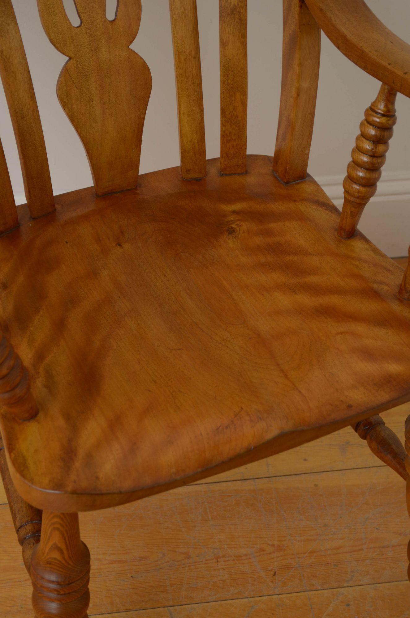 Spätviktorianischer Windsor-Stuhl aus Seidenbirkenholz im Angebot 3