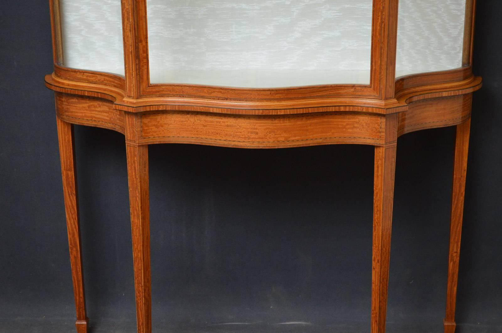 Late Victorian Satinwood Serpentine Display Cabinet For Sale 4