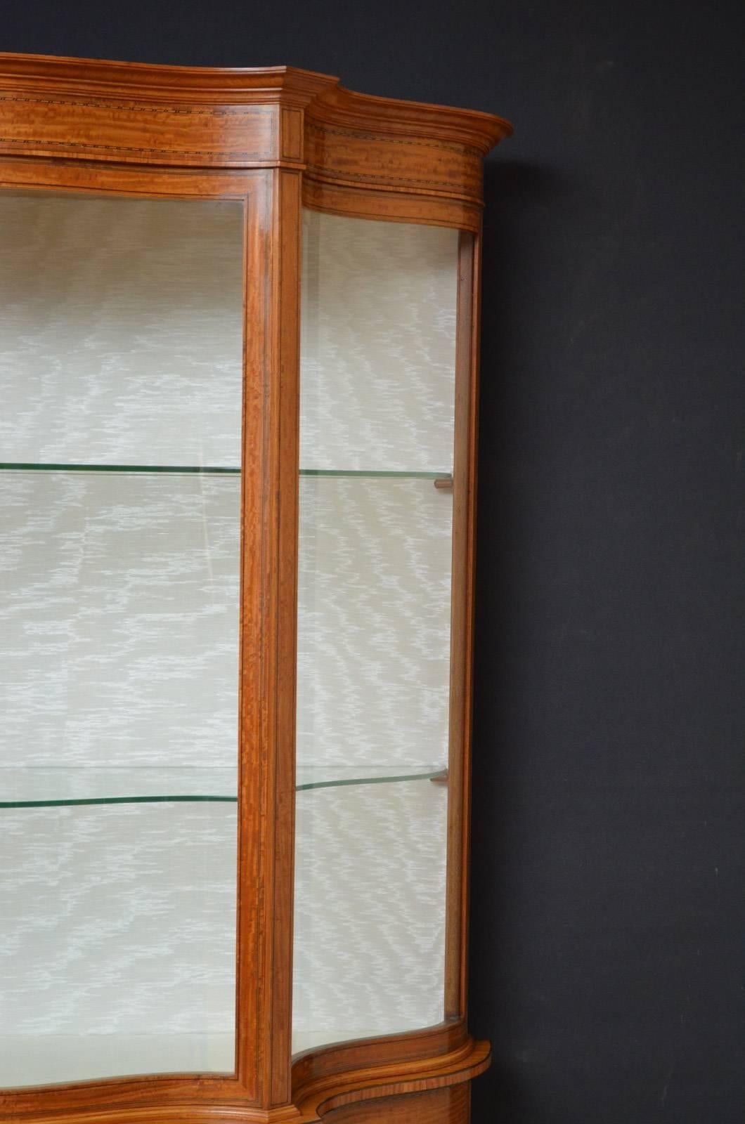 Late Victorian Satinwood Serpentine Display Cabinet For Sale 3