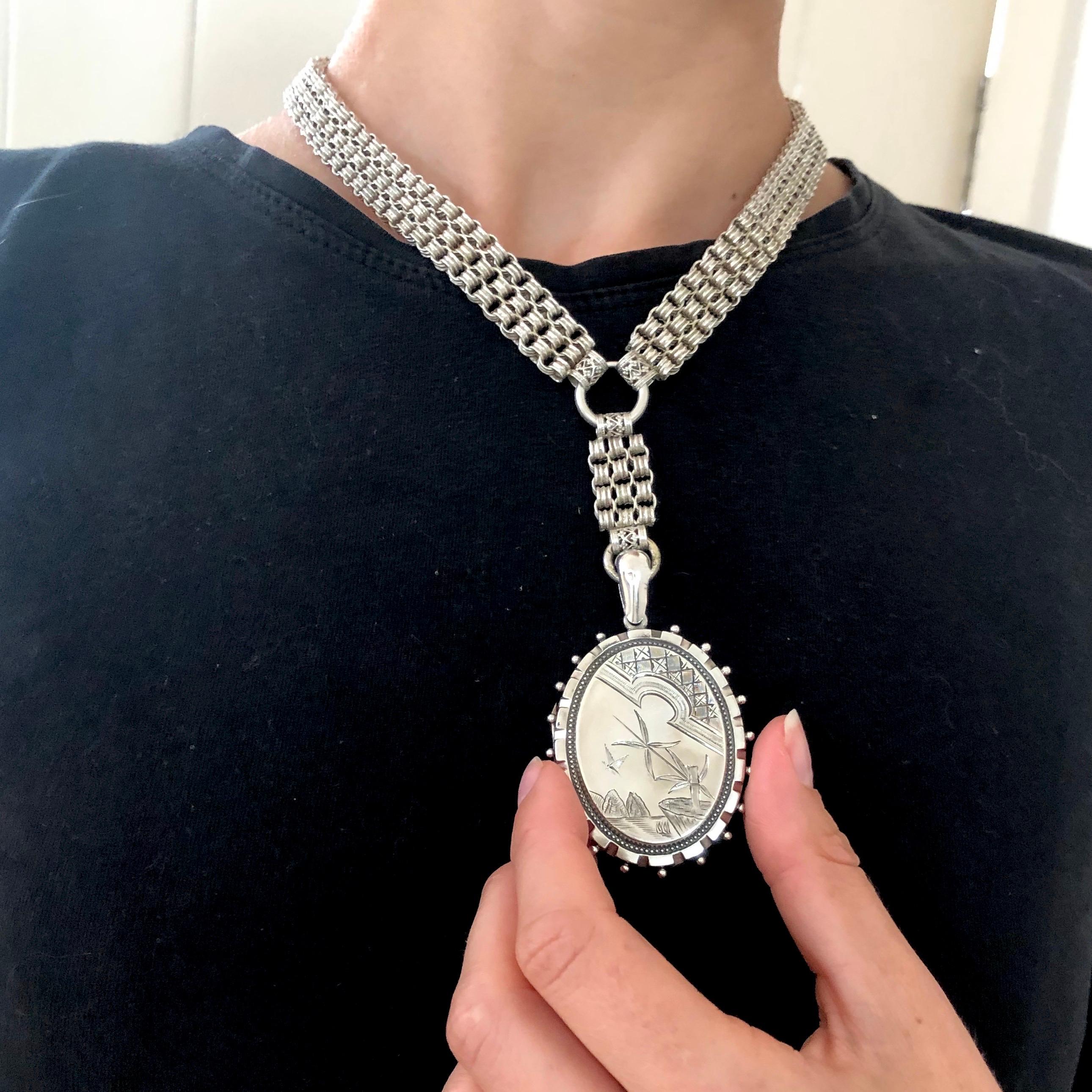 Late Victorian Silver Locket and Necklace In Good Condition In Chipping Campden, GB