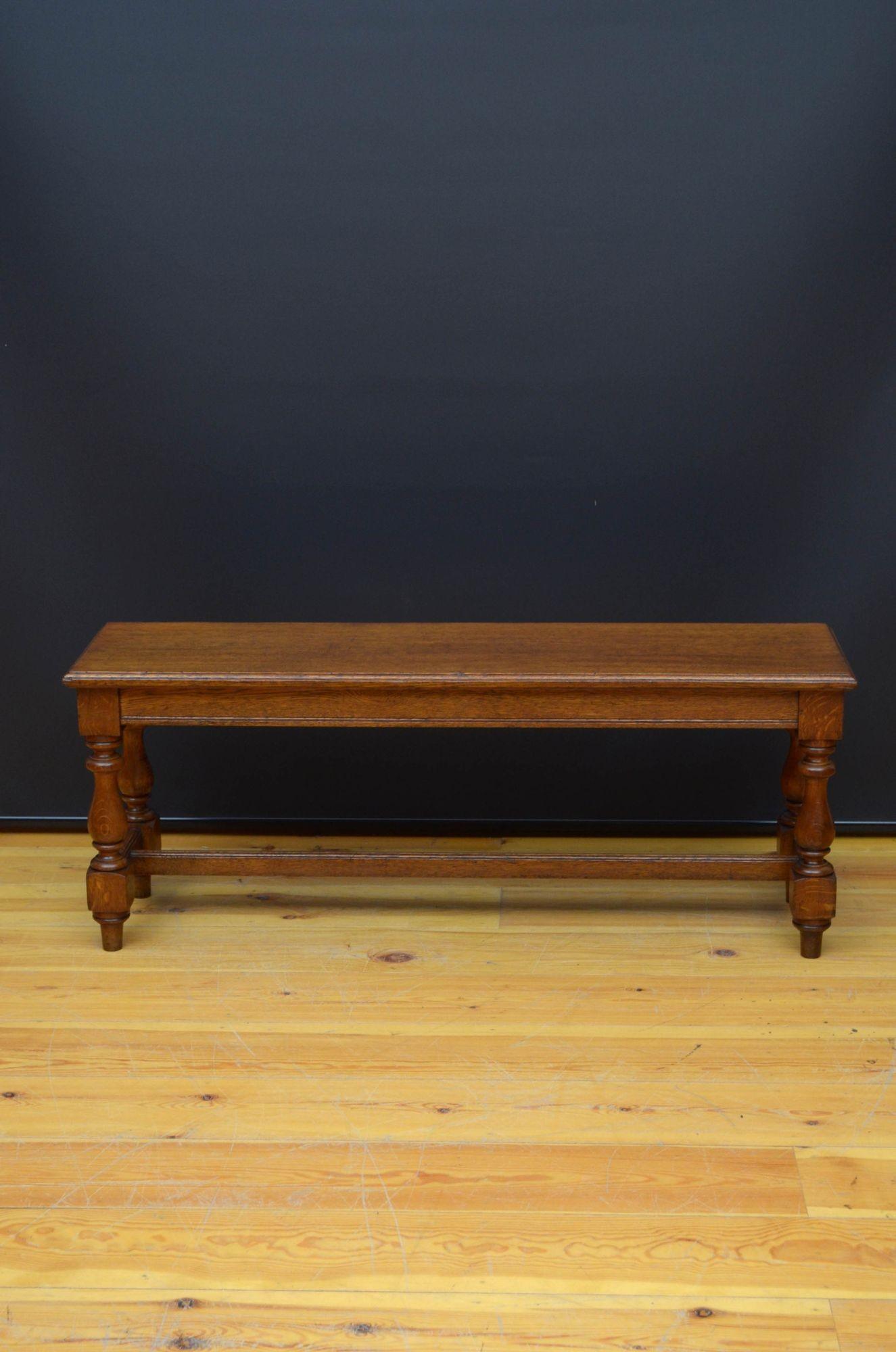 Late Victorian Solid Oak Hall Bench In Good Condition For Sale In Whaley Bridge, GB