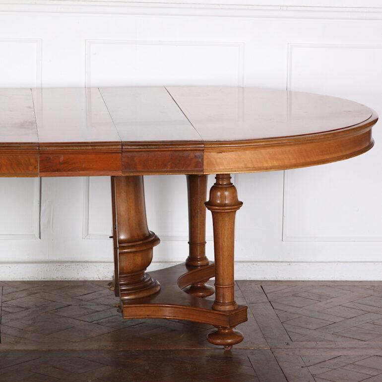 Late Victorian Solid Walnut Round Extending Dining Banquet Table 4