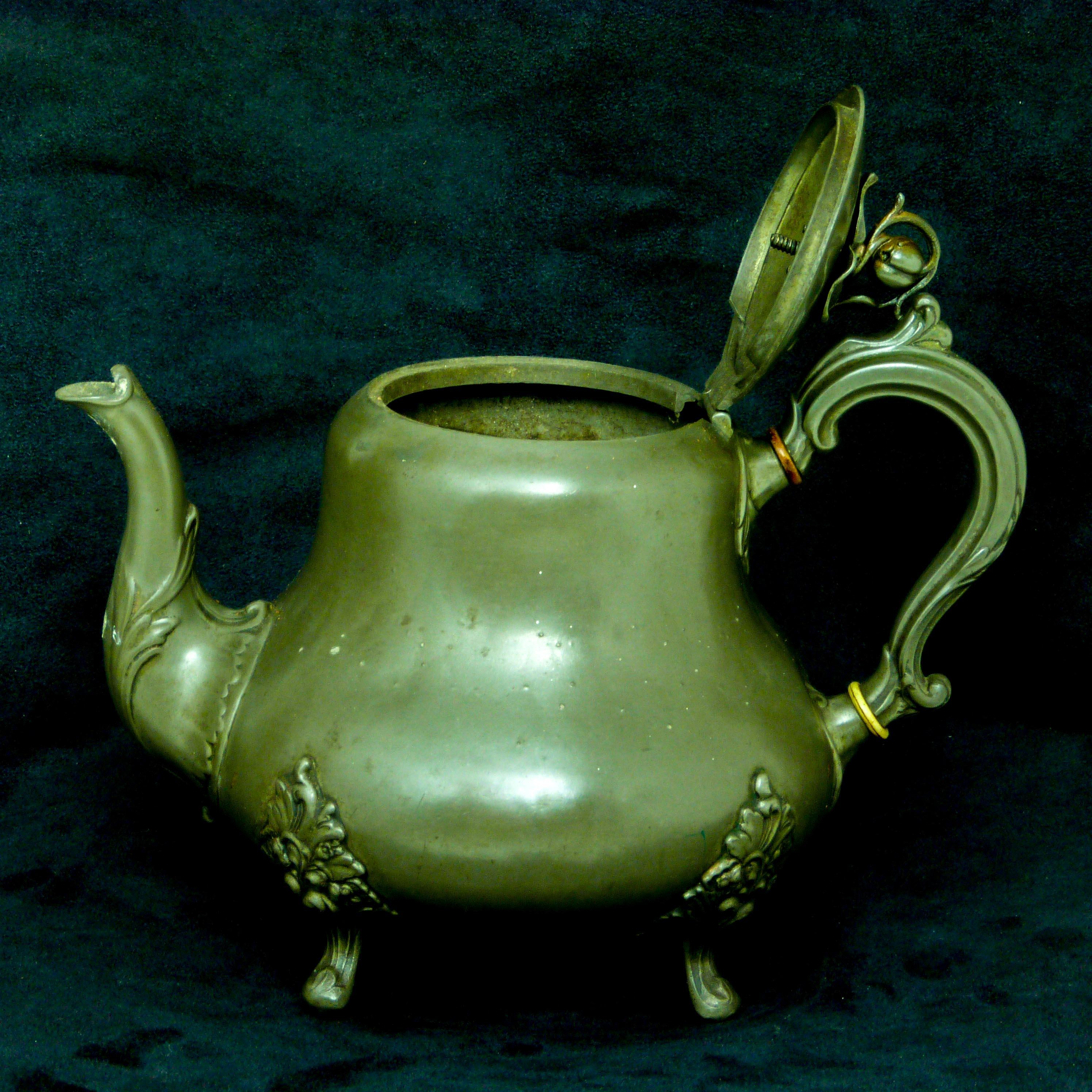 Metalwork Late Victorian Tea Pot For Sale
