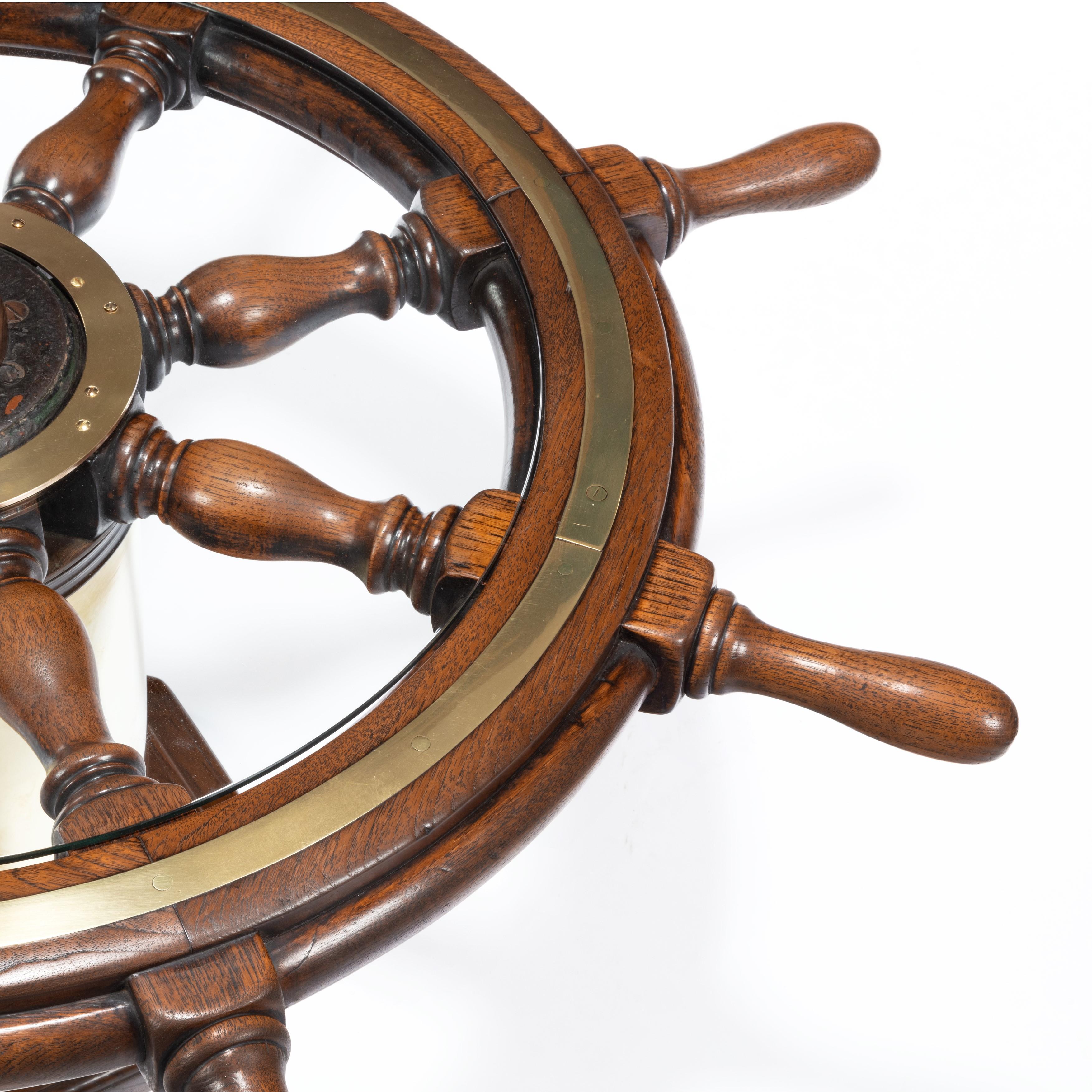 Late Victorian Teak Steering Wheel In Good Condition For Sale In Lymington, Hampshire