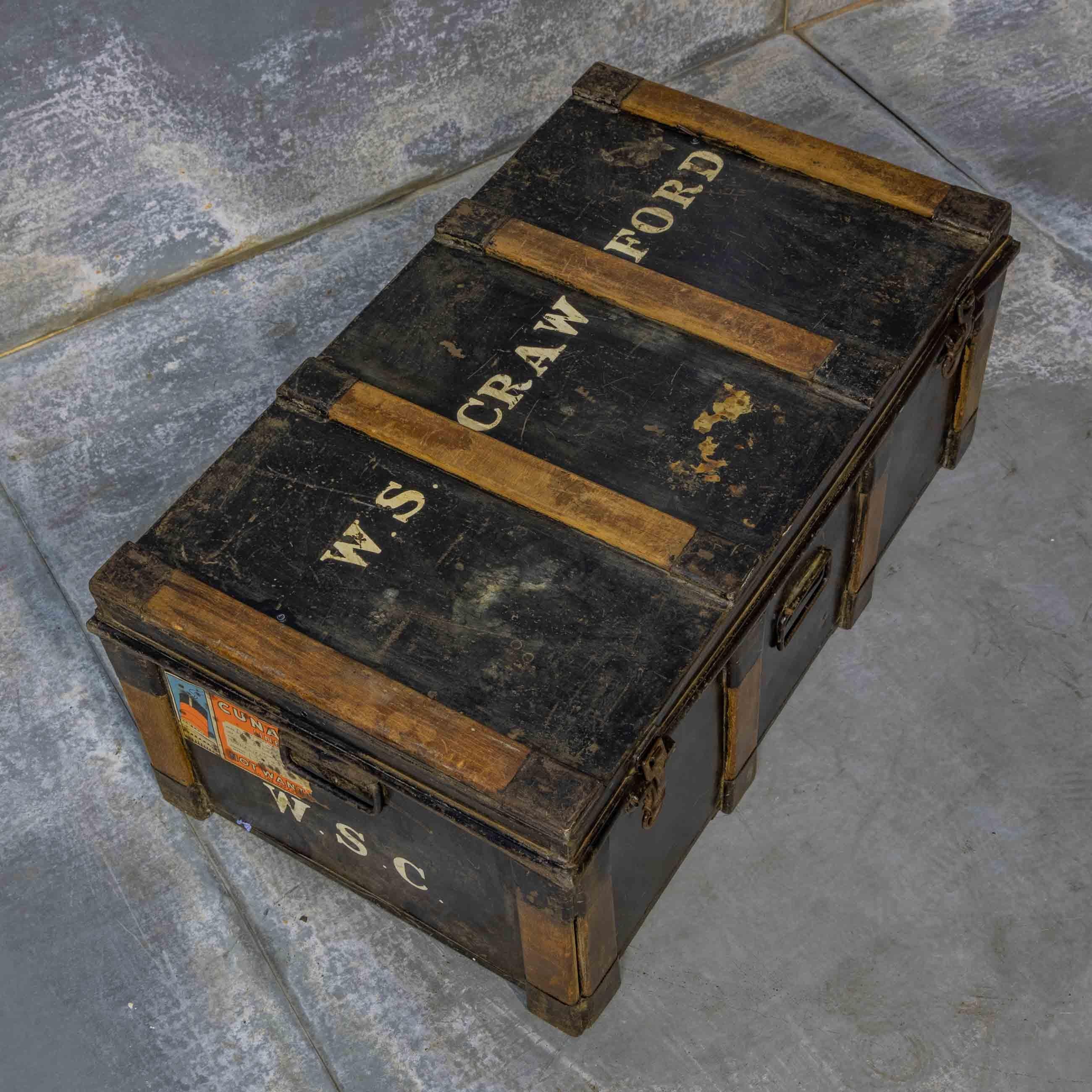 Late Victorian Tin Travelling Trunk In Distressed Condition For Sale In Manchester, GB