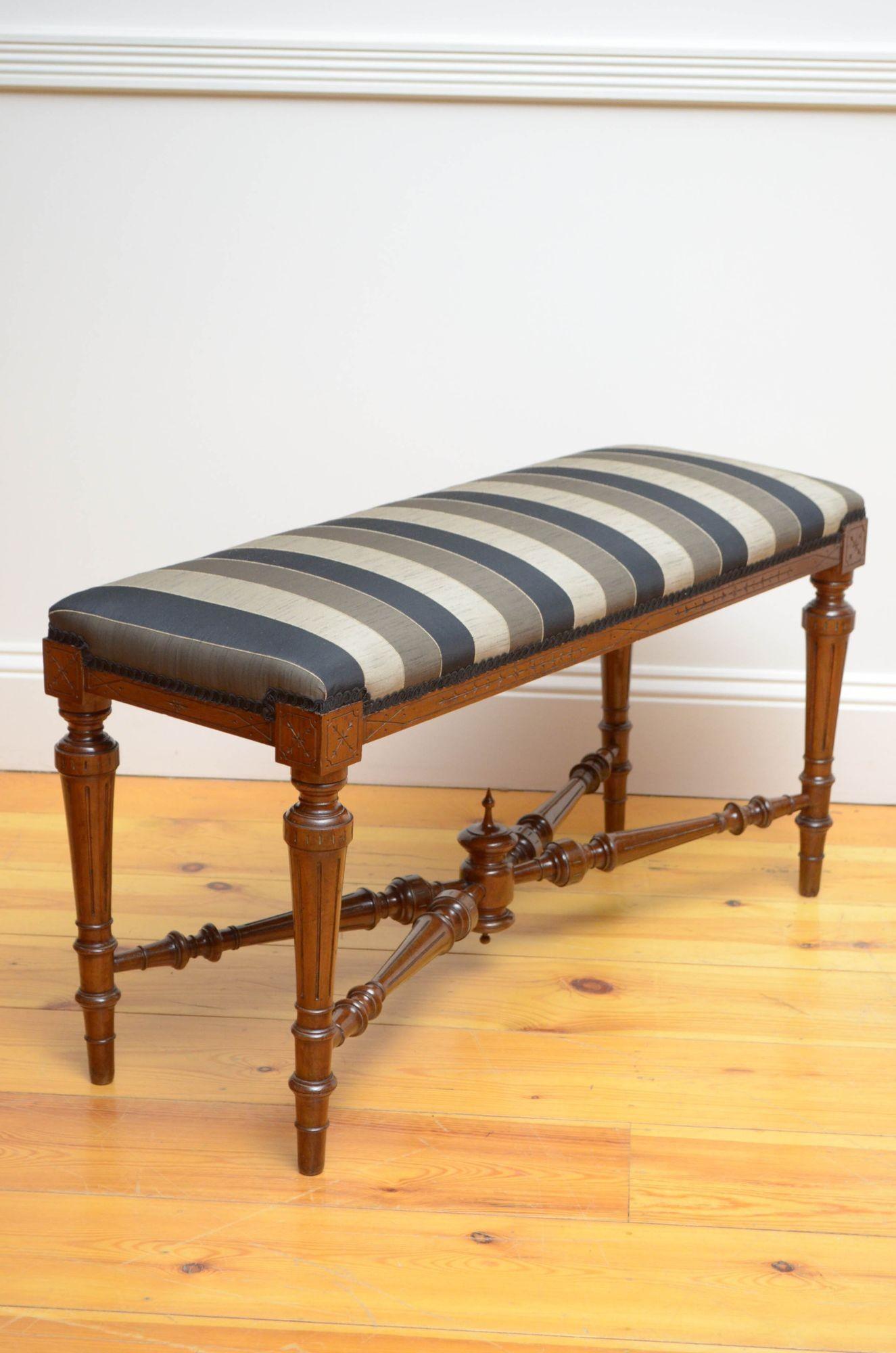 Late Victorian Walnut Duet Stool For Sale 3