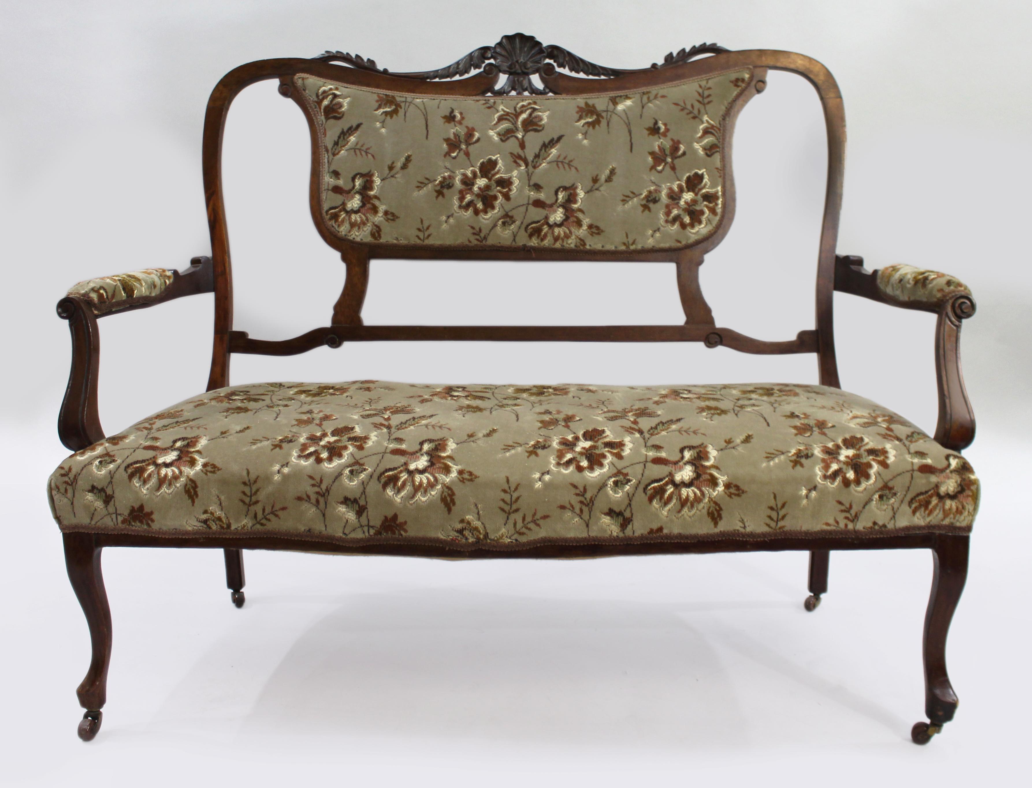 Late Victorian walnut framed upholstered two seater sofa


Measures: Width: 132 cm

Depth: 60 cm

Height: 99.5 cm


Offered an elegant late Victorian two seater sofa. Carved walnut frame with floral upholstered cut raised draylon