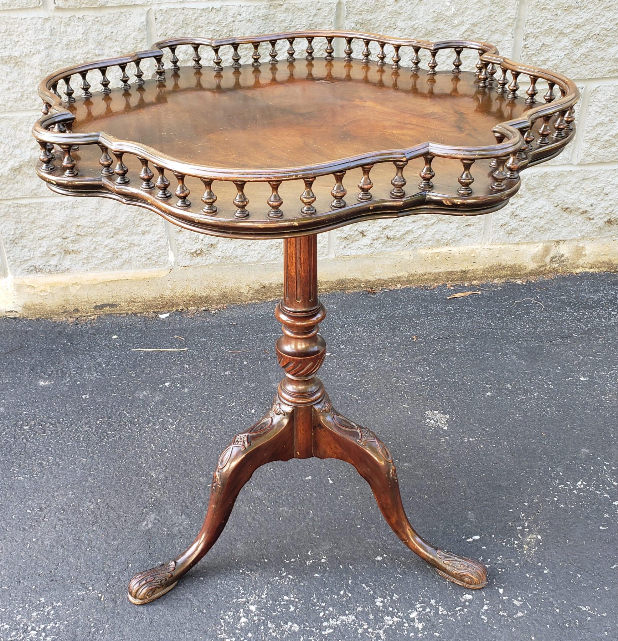Late Victorian Walnut Galleried Tilt-Top Table, Circa 1890s In Good Condition For Sale In Germantown, MD
