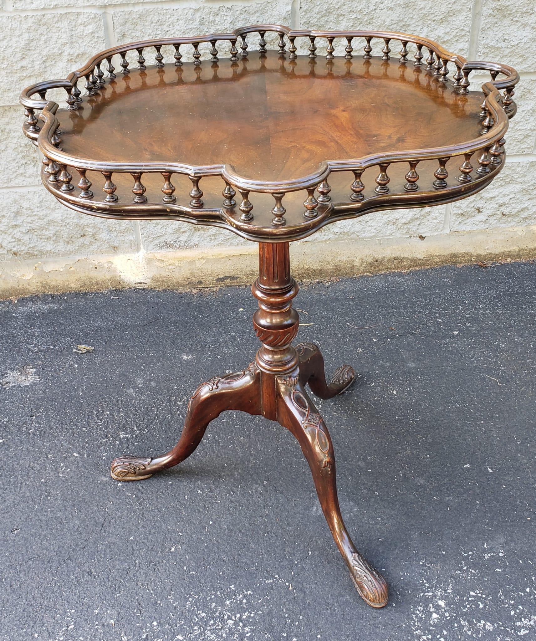 Late Victorian Walnut Galleried Tilt-Top Table, Circa 1890s For Sale 3