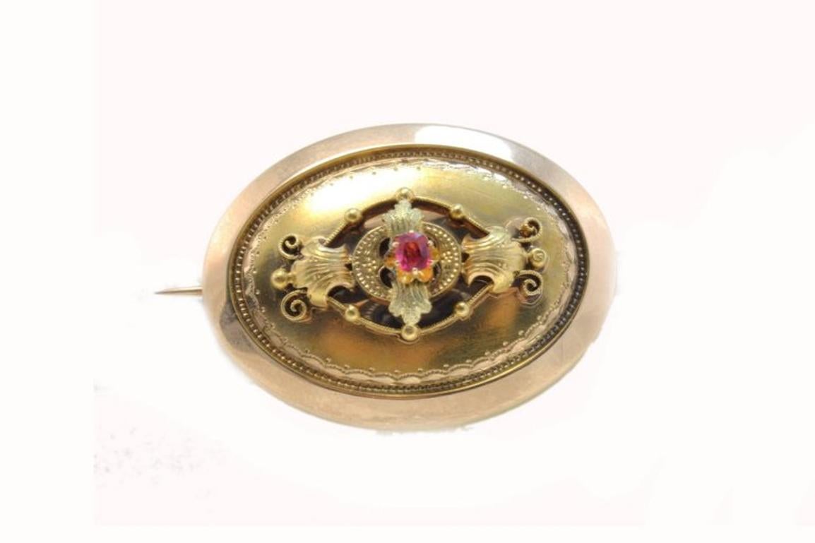 Mixed Cut Late Victorian Yellow Gold and Ruby Brooch and Earrings For Sale