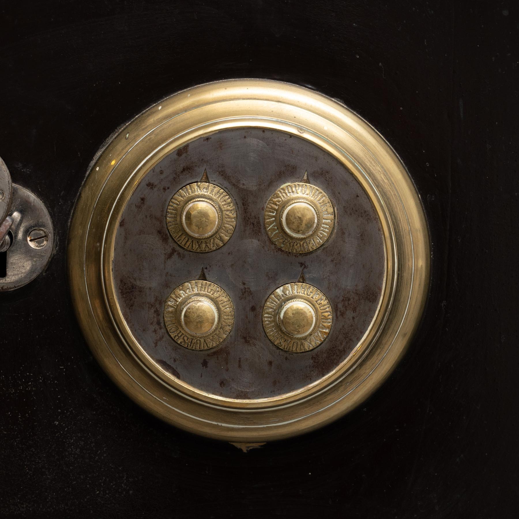 Late XIXth Century Metal Safe Box For Sale 3