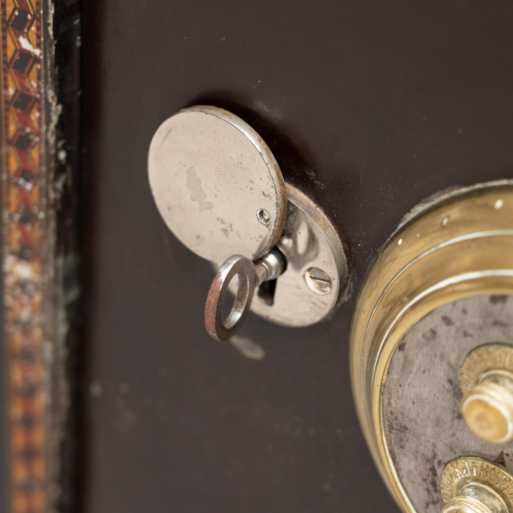 Late XIXth Century Metal Safe Box For Sale 4