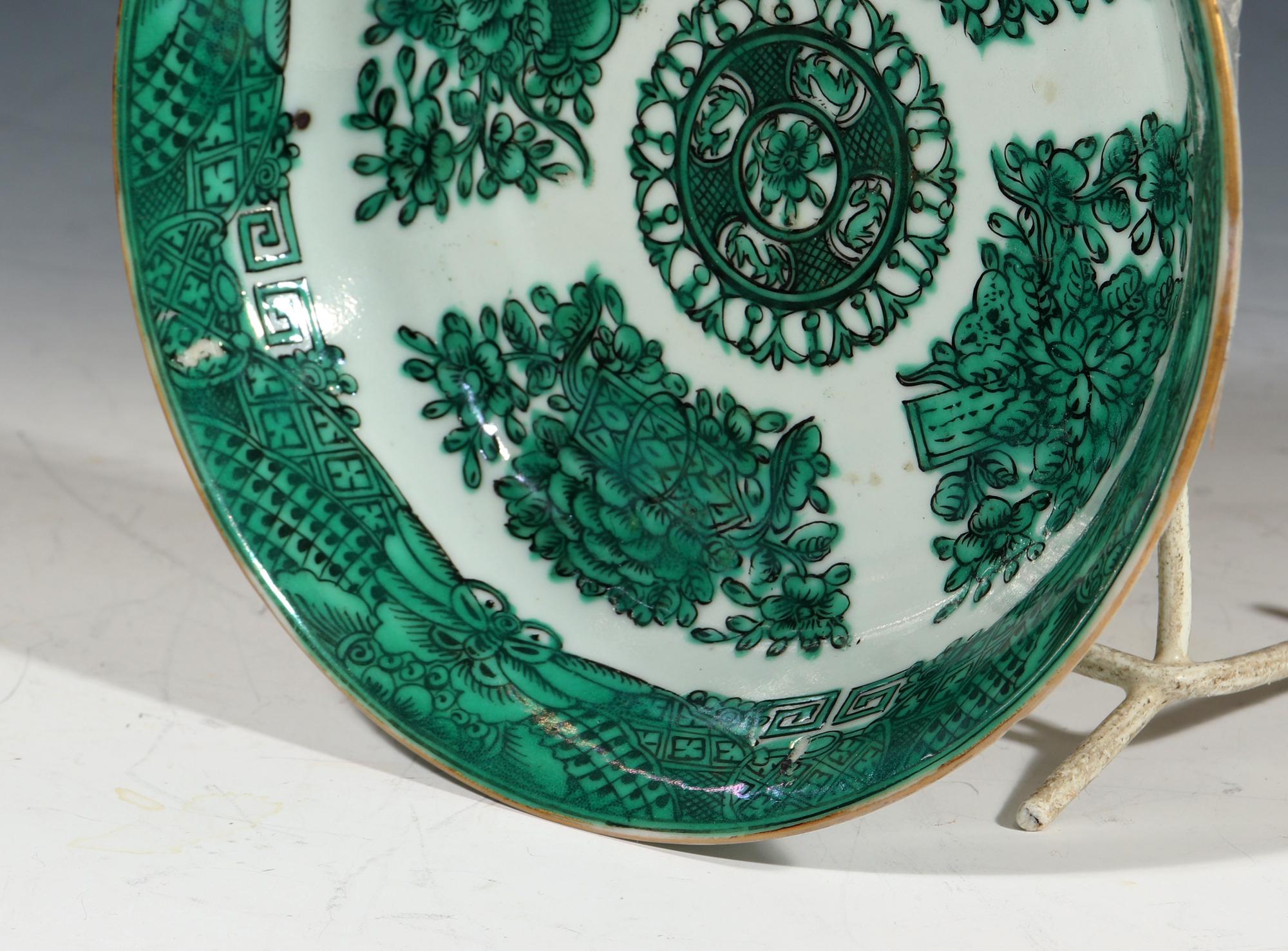 Late 18th Century Chinese Export Porcelain Green Fitzhugh Berry Dishes 1