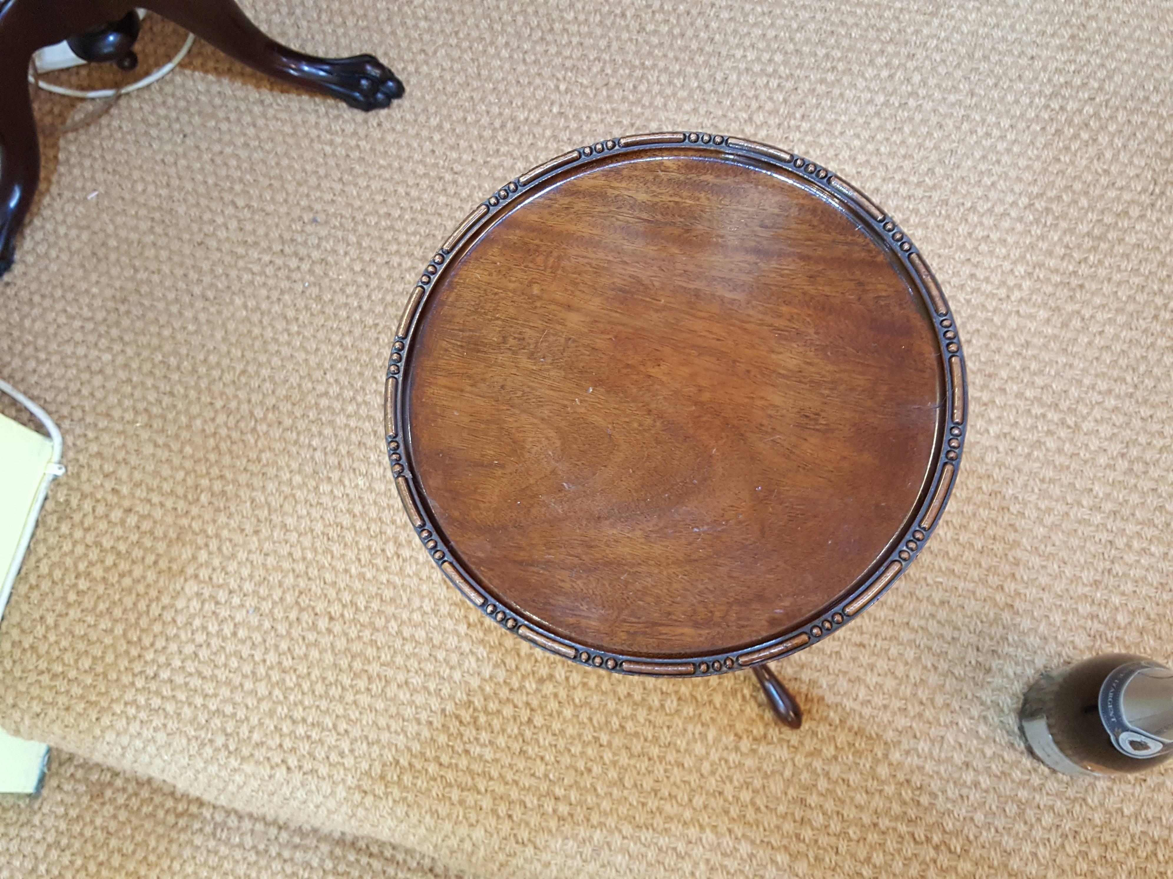 Late19th-early 20th century mahogany tripod wine table of Georgian style and of small proportions
Measures: 11
