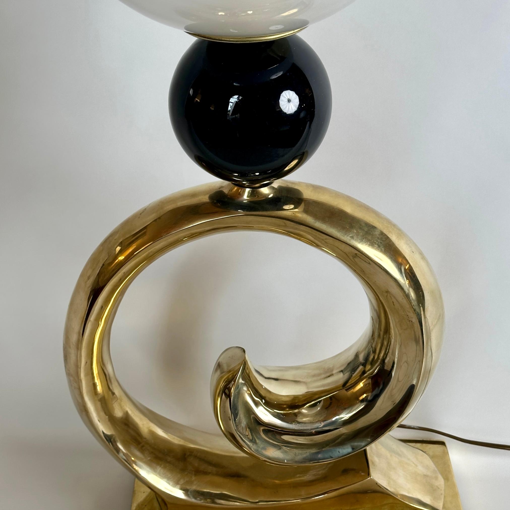 Late20th Century Brass, Black Ceramic & White Murano Glass Table Lamp by Vistosi In Good Condition For Sale In Firenze, Tuscany