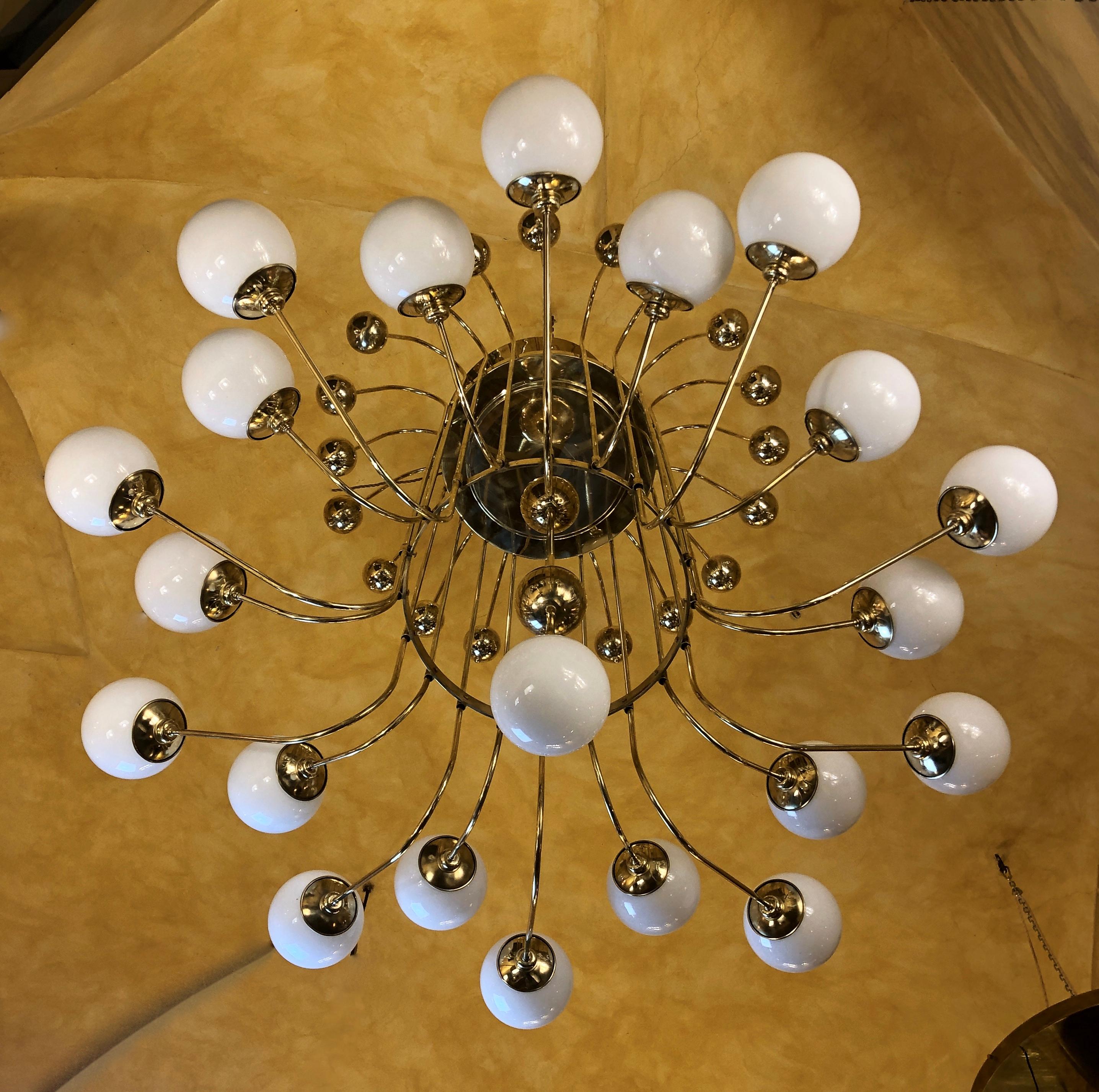 Late 20th Century Italian Bistrot Brass Chandelier w/ White Opaline Glass Globes In Good Condition In Firenze, Tuscany