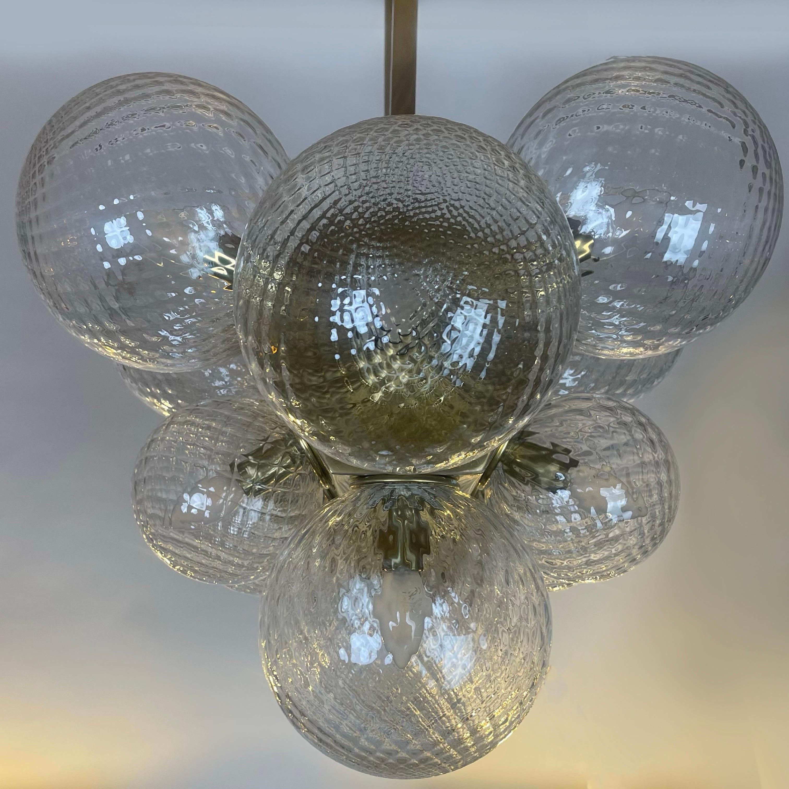 Late20th Century Italian Brass W/ Transparent Murano Art Glass Boules Chandelier For Sale 2