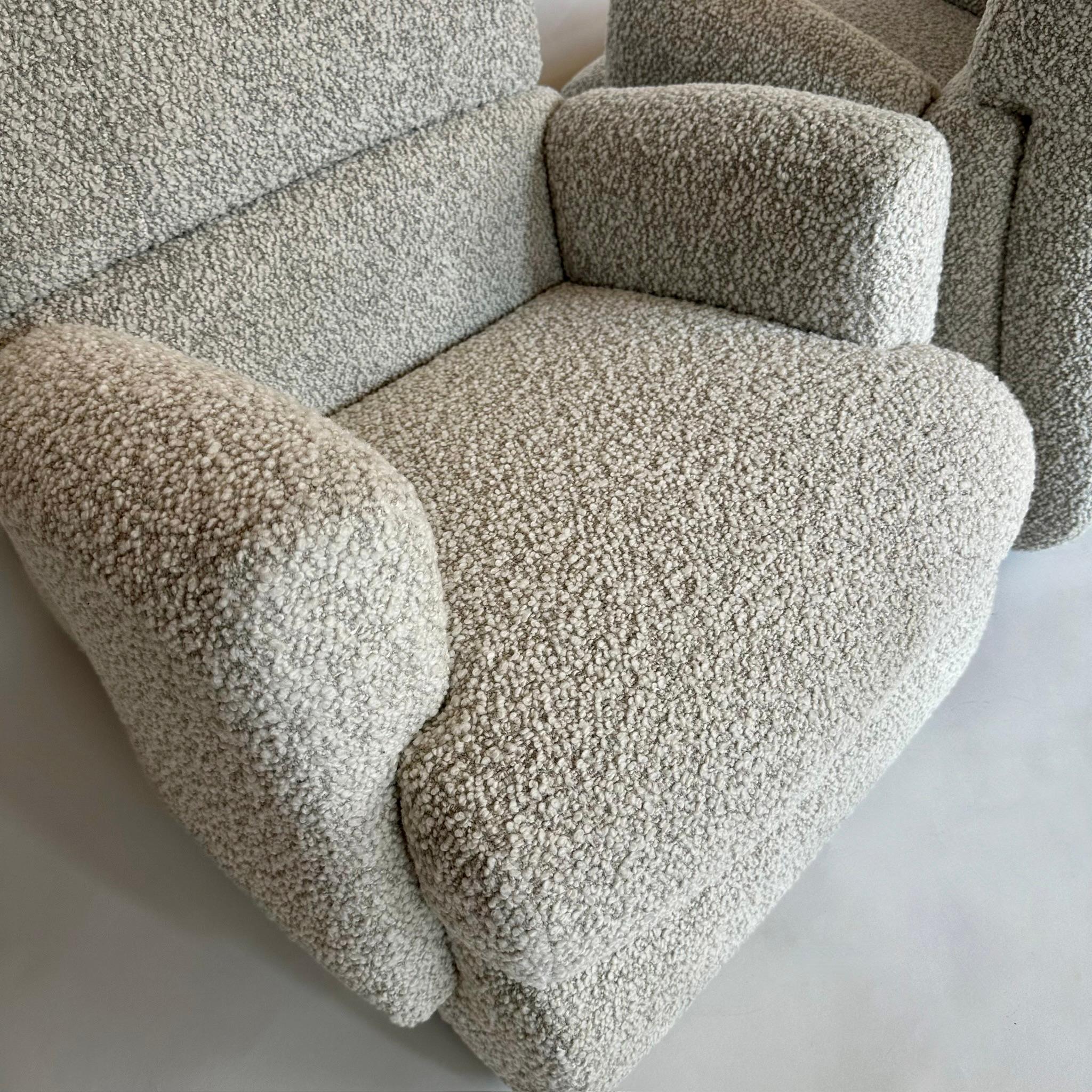 Coppia di poltrone imbottite in tessuto bouclé beige della fine del XX secolo In condizioni buone in vendita a Firenze, Tuscany