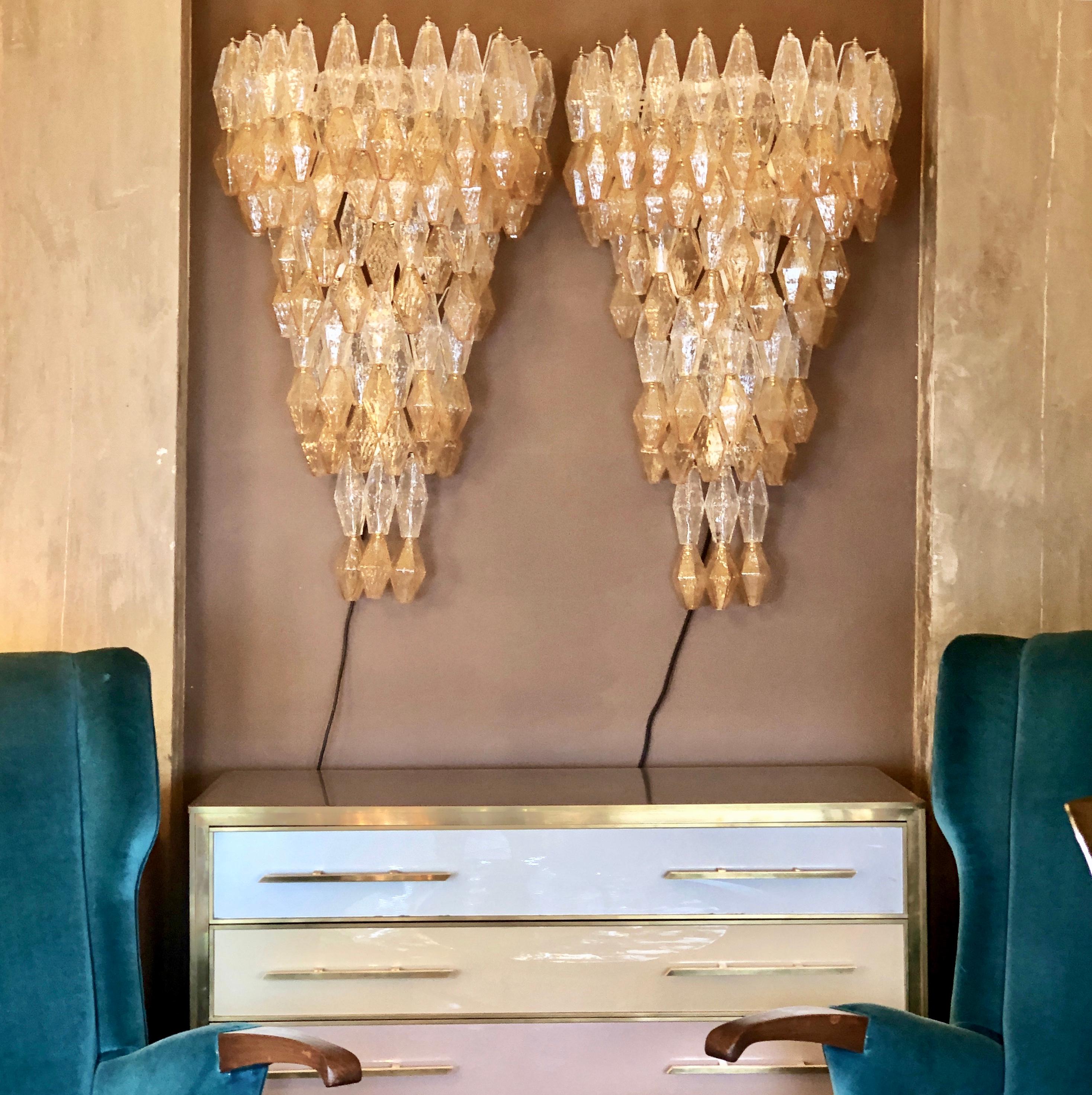 Late 20th Century Pair of Transparent and Amber Polyhedrons Murano Glass Sconces In Good Condition For Sale In Firenze, Tuscany