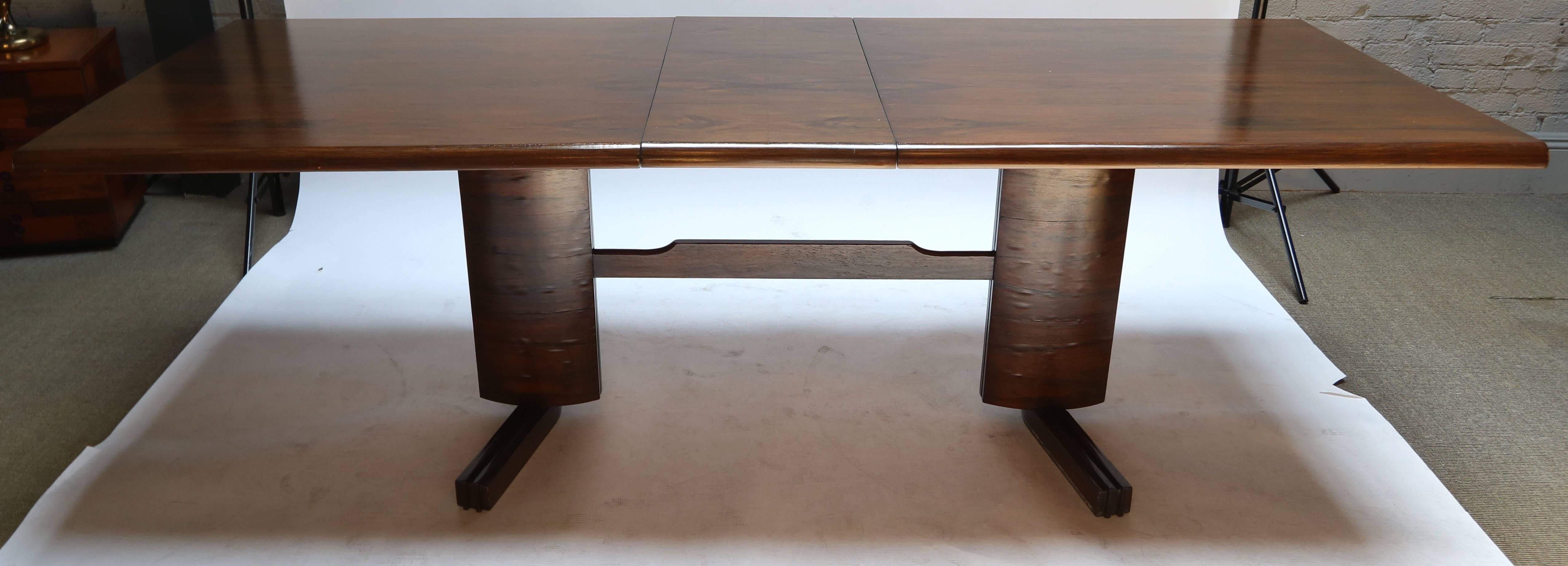 L'Atelier 1950s Brazilian Jacaranda Wood Extendable Dining Table In Fair Condition For Sale In Los Angeles, CA