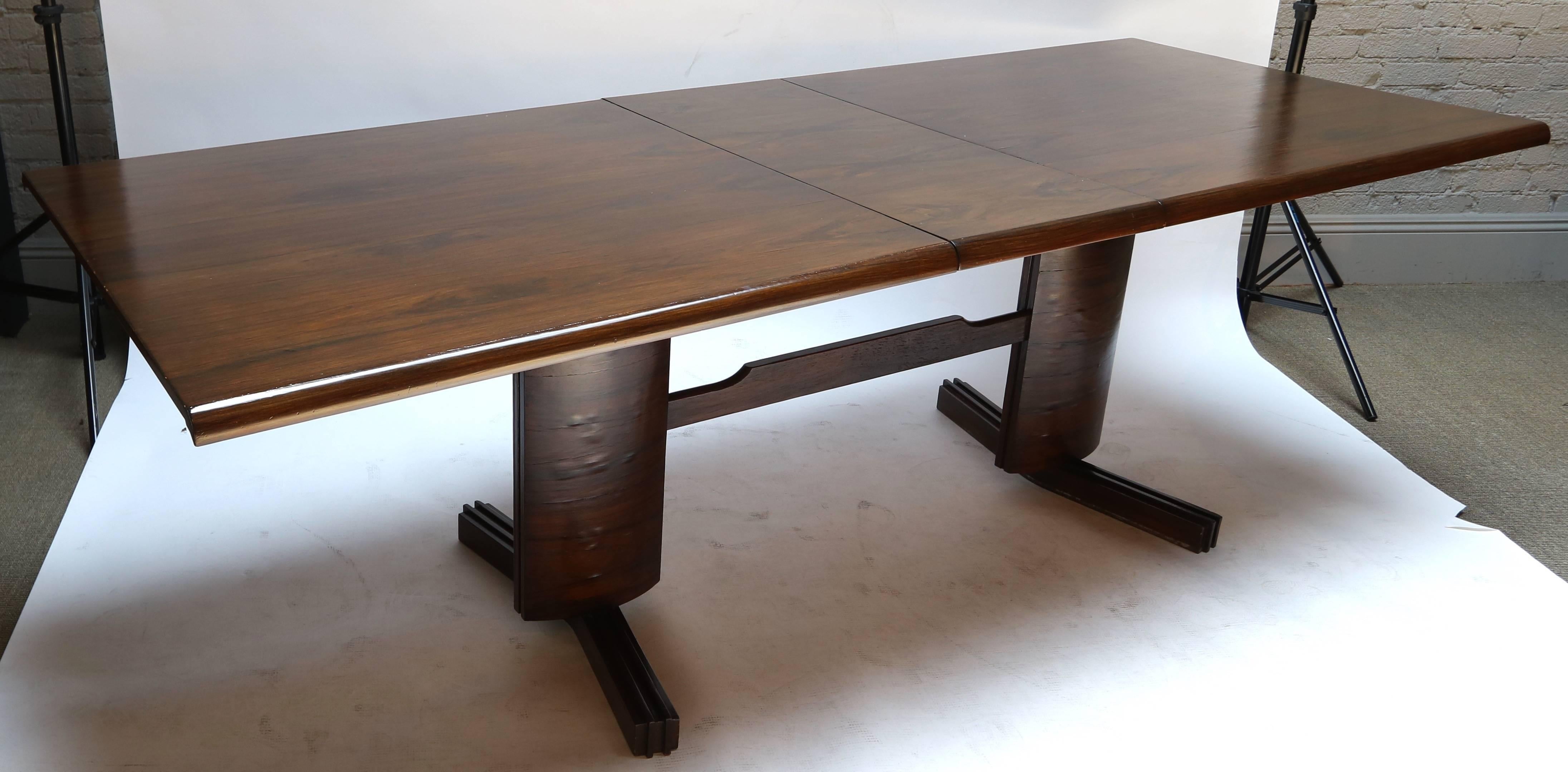 Mid-20th Century L'Atelier 1950s Brazilian Jacaranda Wood Extendable Dining Table For Sale