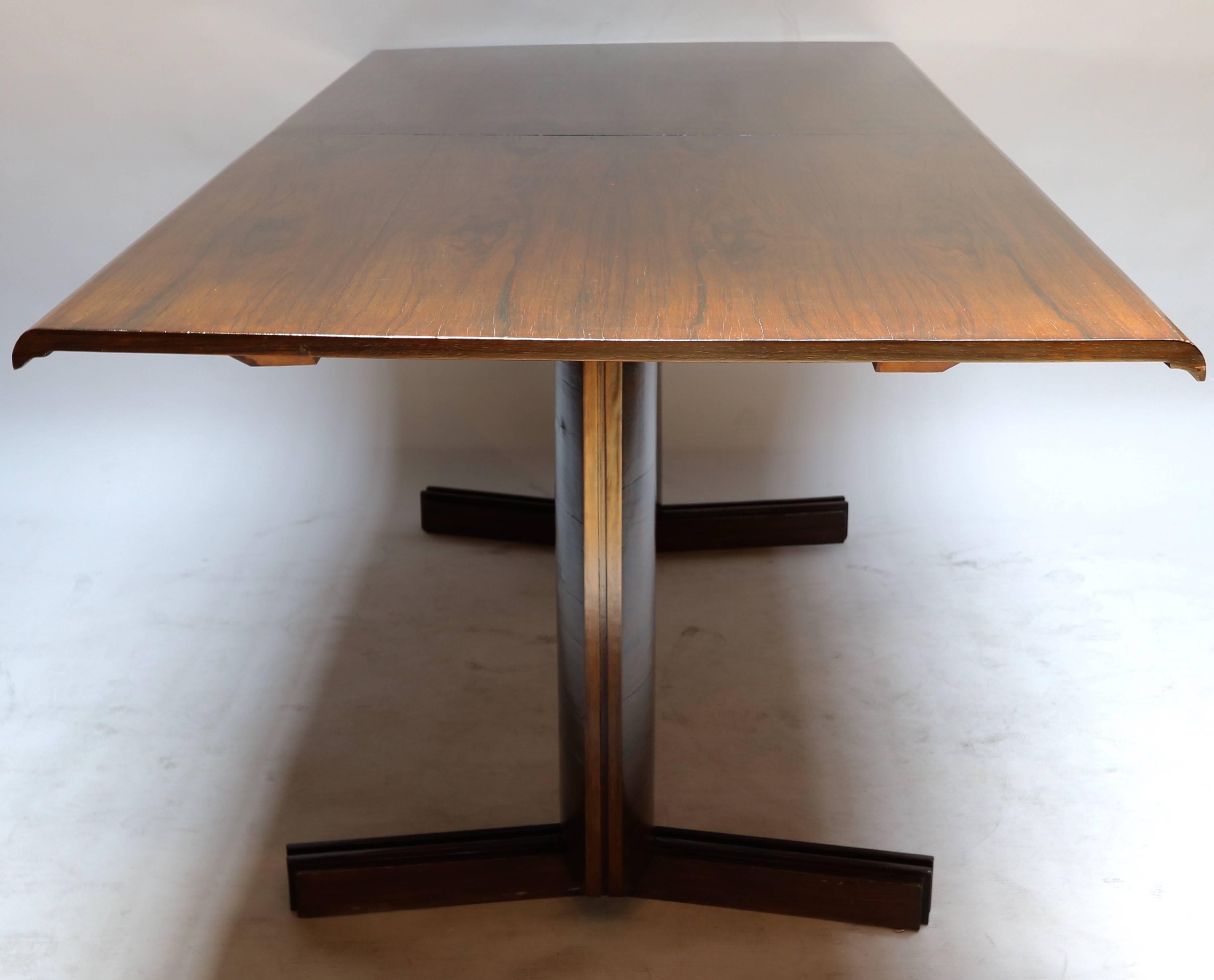 L'Atelier 1950s Brazilian Jacaranda Wood Extendable Dining Table For Sale 1