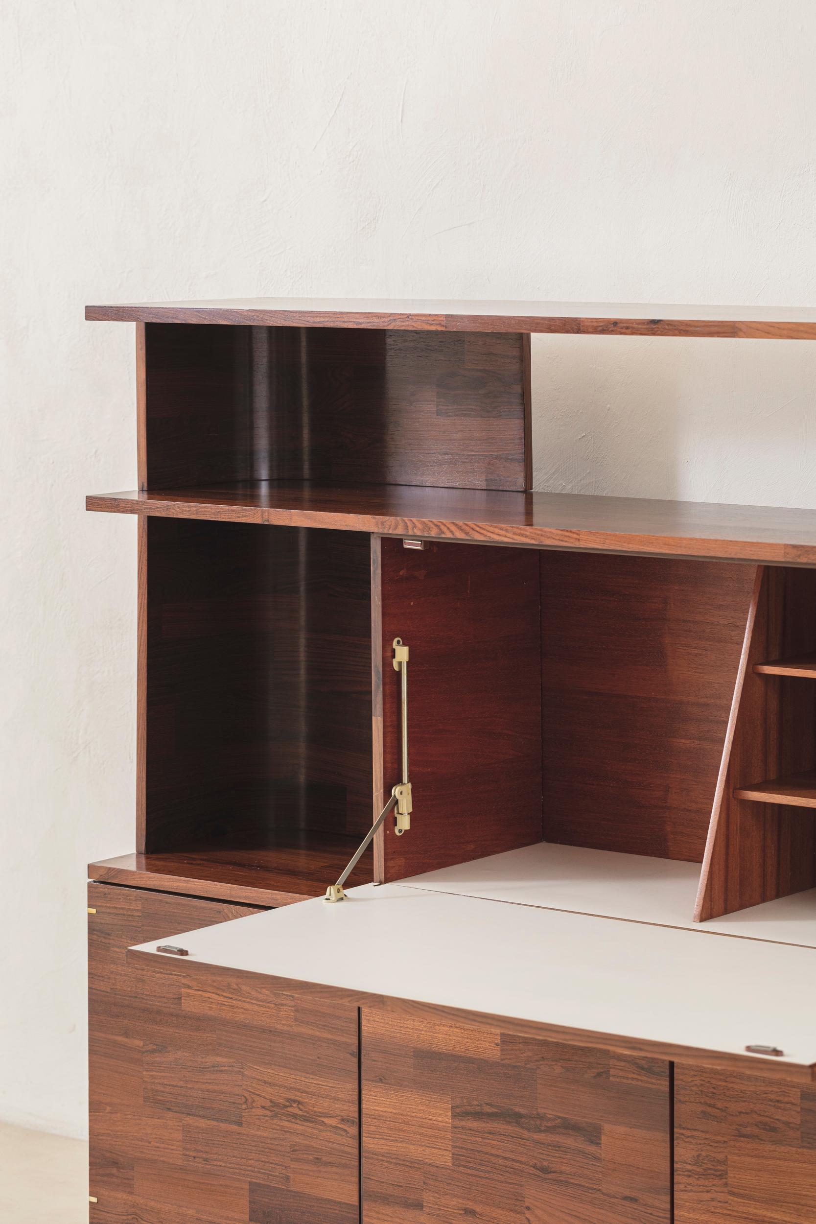 L'Atelier Bookcase in Brazilian Rosewood by Jorge Zalszupin, 1960s In Good Condition For Sale In New York, NY